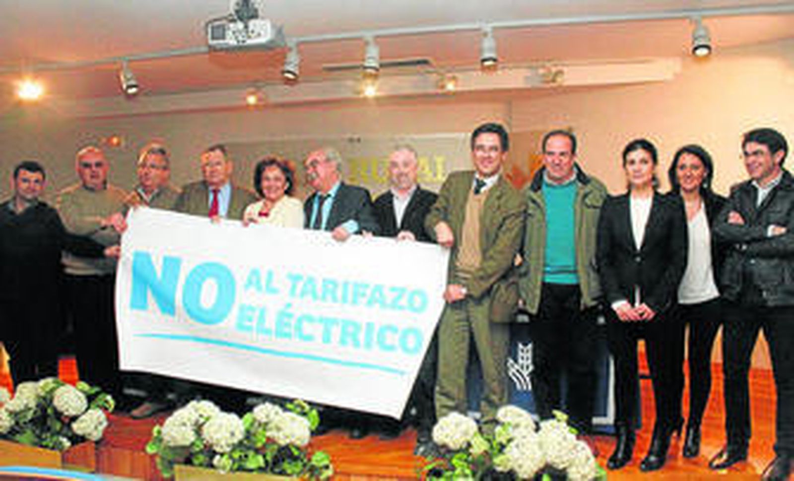 Representantes de los regantes y de las organizaciones agrarias de Huelva, antes de comenzar la rueda de prensa de ayer.