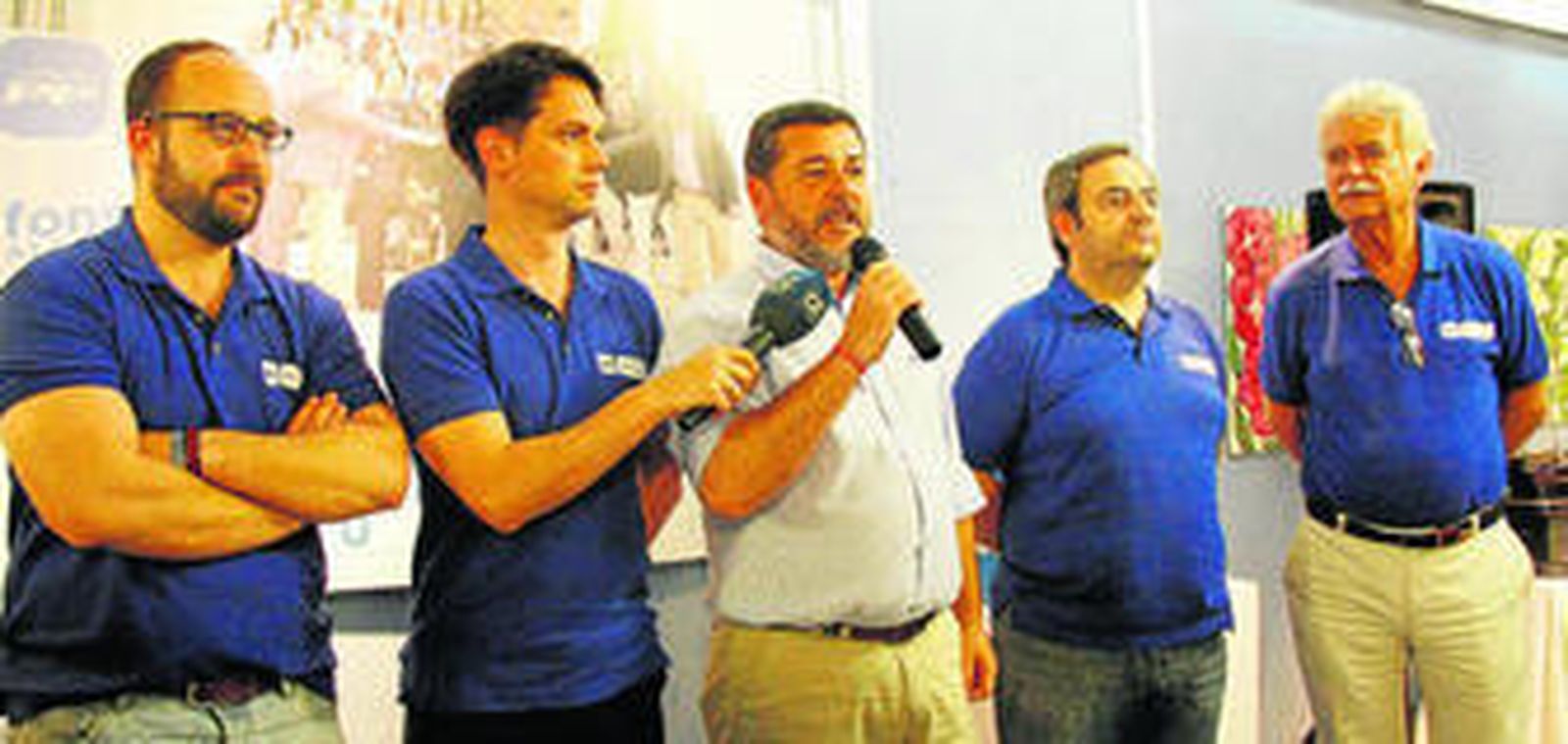 Las caras de los dirigentes locales del Partido Popular ilustran el sentimiento que embargaba ayer a los militantes y simpatizantes de la formación política.