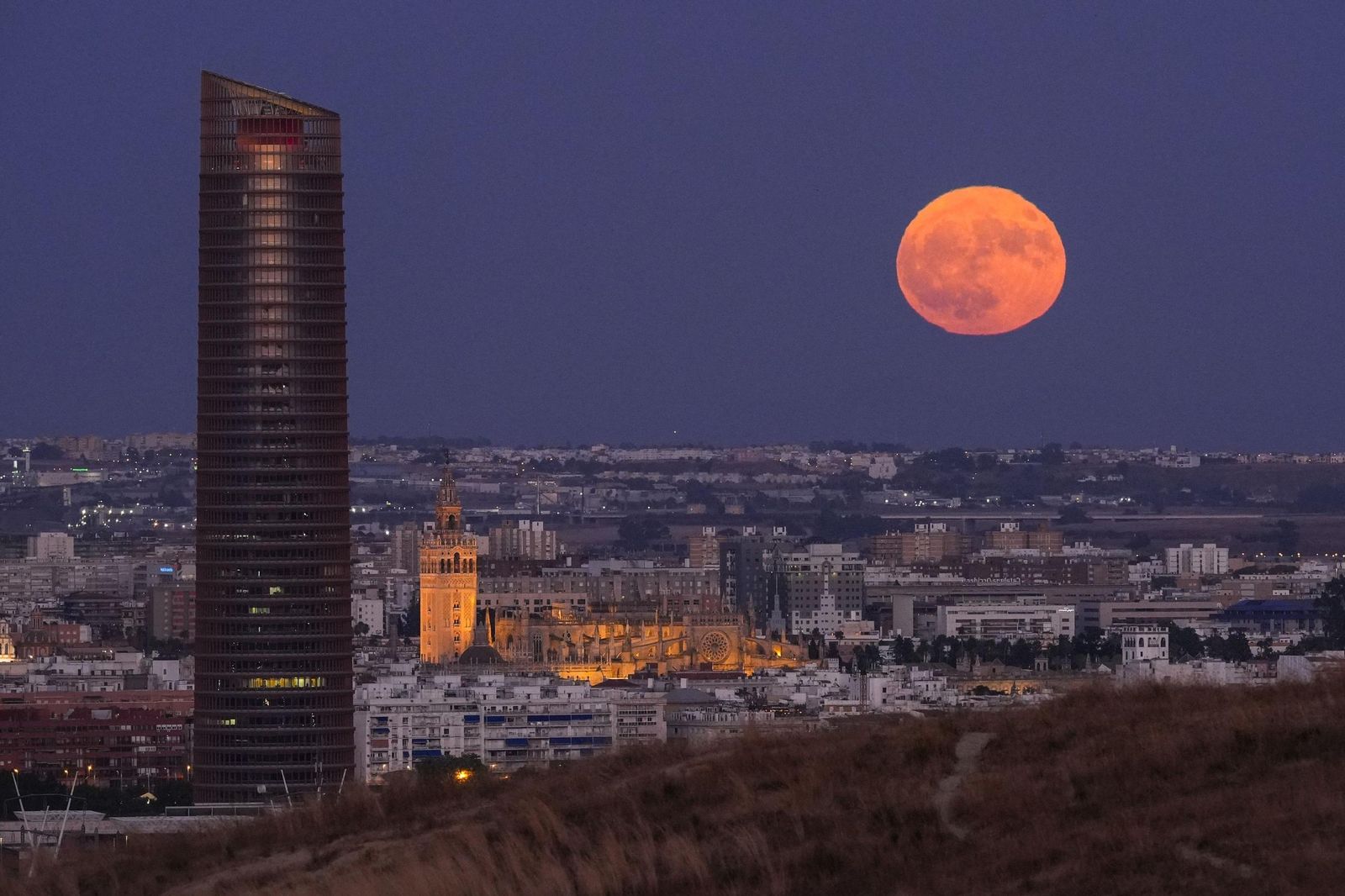 La Superluna azul captada en diferentes partes del planeta: un disfrute visual de la Luna del Esturión