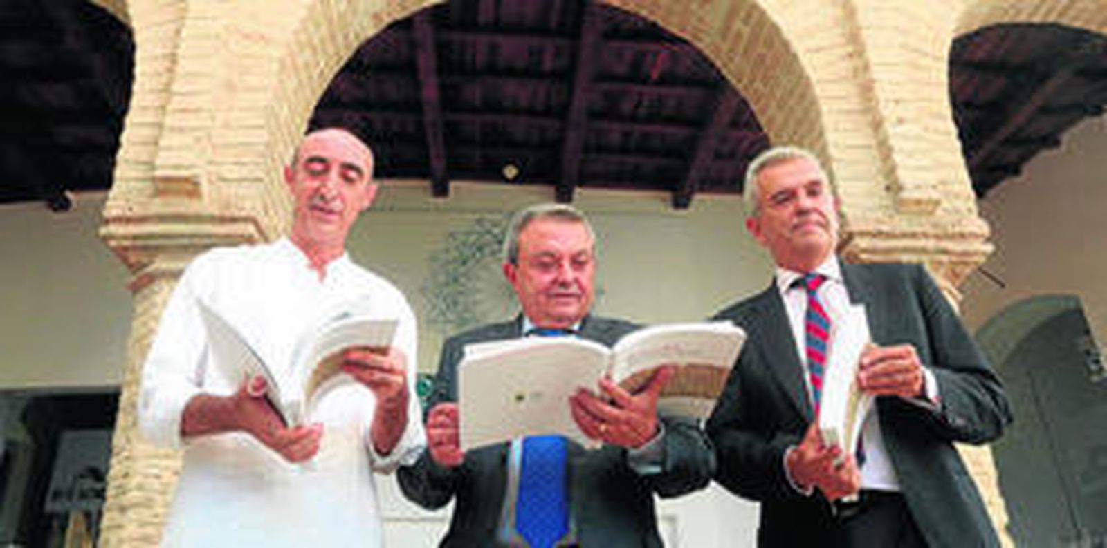 Escudero, Alcalde y López Busquets, durante la presentación del catálogo.