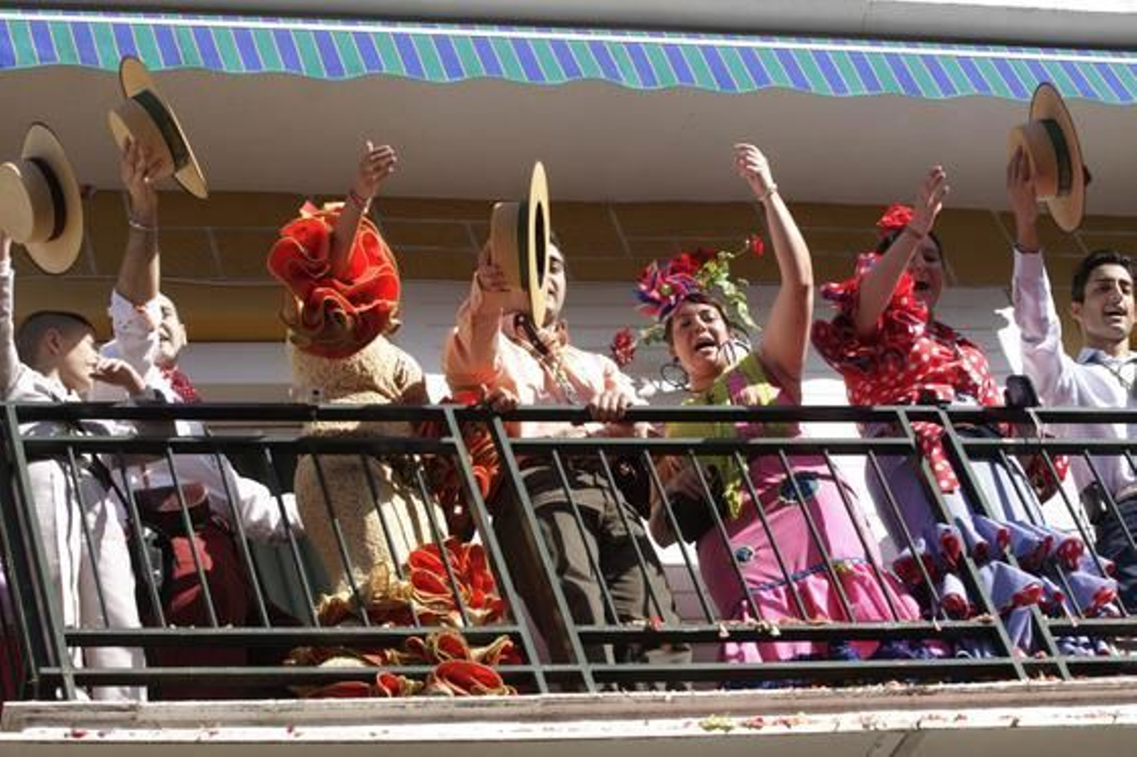 La Hermandad del Cerro del Águila inicia su peregrinación hacia El Rocío.

Foto: BELEN VARGAS