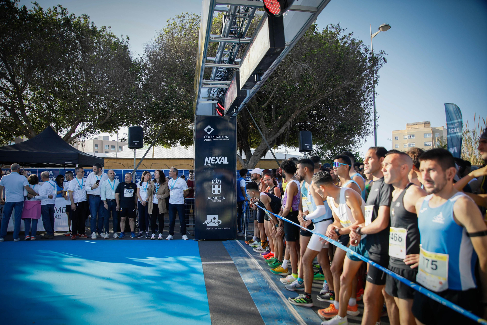 Imágenes de la salida de la Media maratón Ciudad de Almería