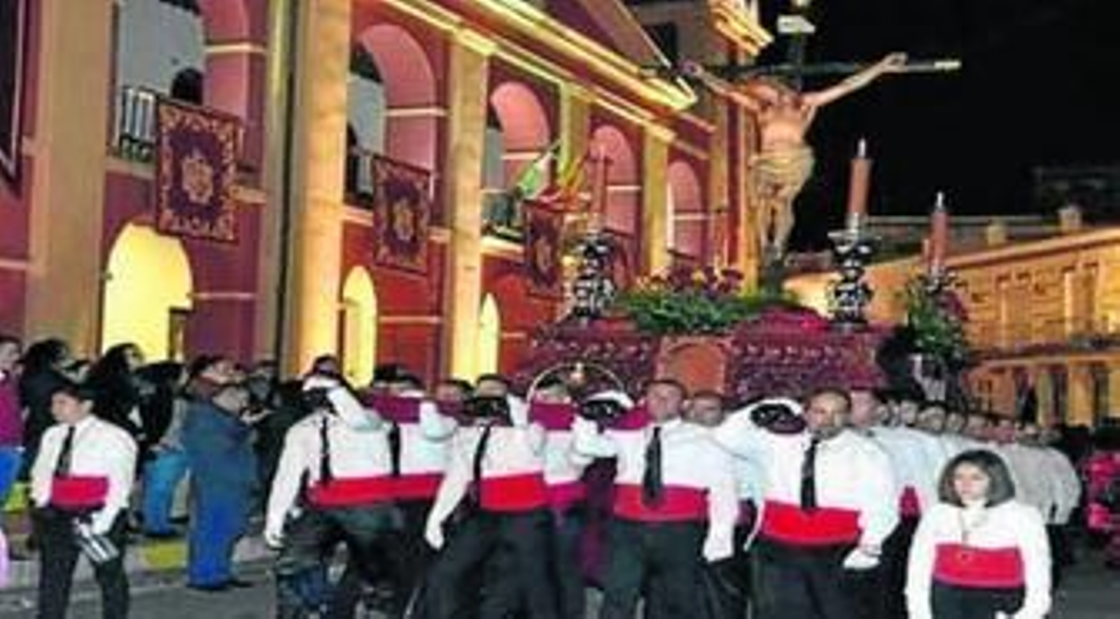 La Cofradía del Silencio del Santo Cristo de Cabrilla procesionó el jueves.
