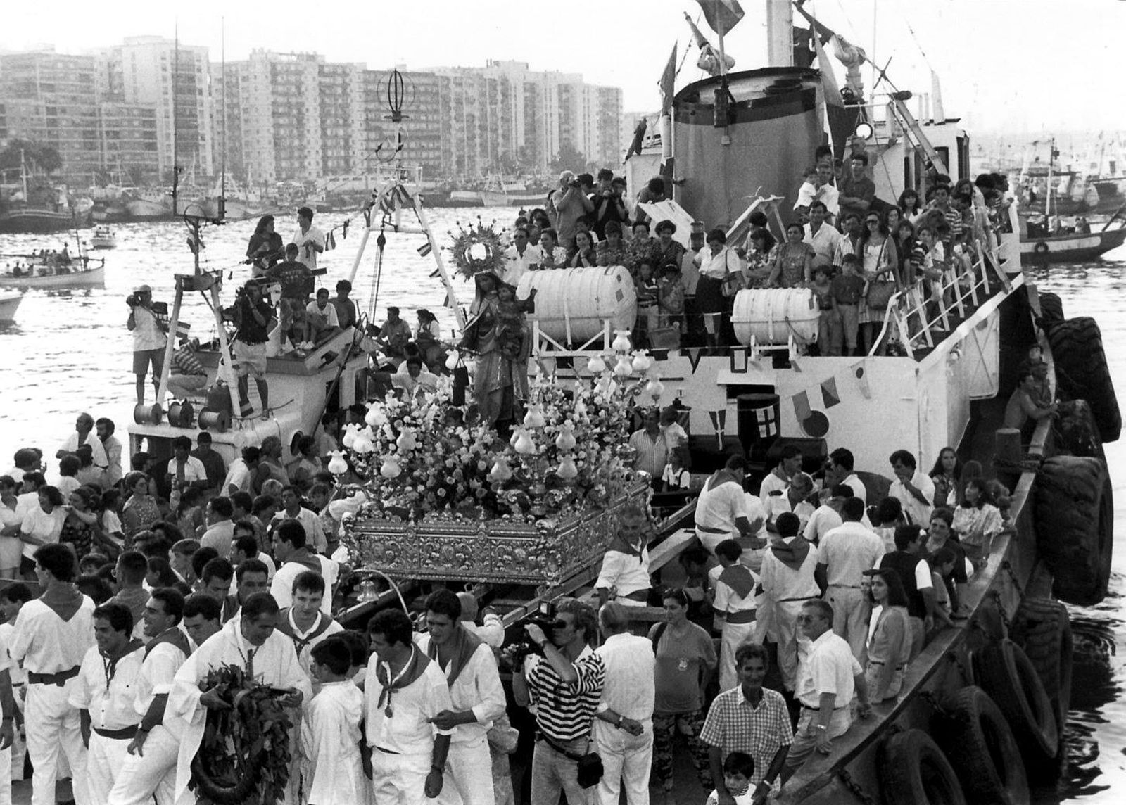 El carmen: fiesta, mar y unión