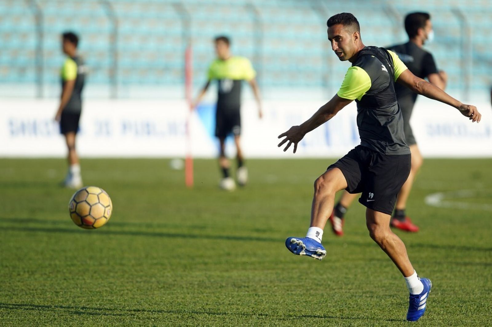 Montoro durante el entrenamiento en el campo del conjunto albanés.