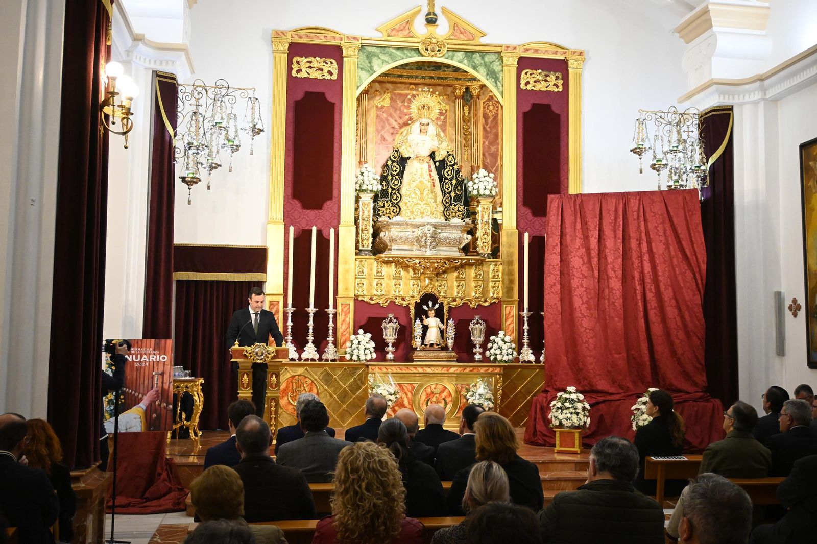 Presentación del cartel de 25 aniversario de la coronación de la Esperanza de Huelva
