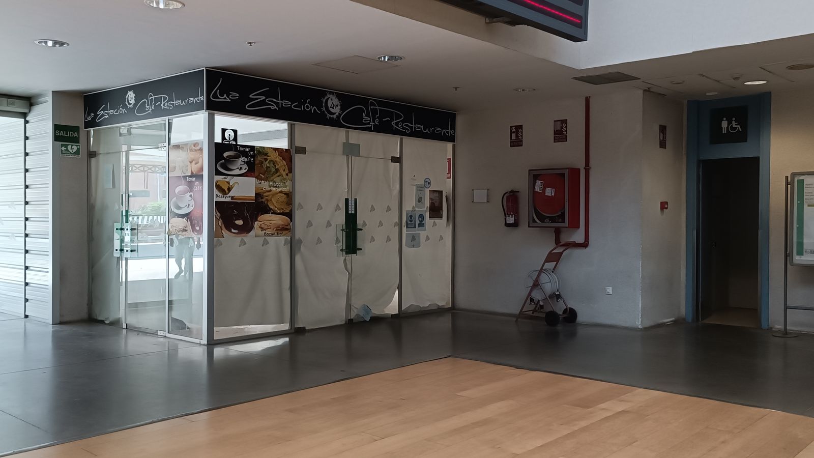 Cafetería de la estación de autobuses y trenes de Almería.