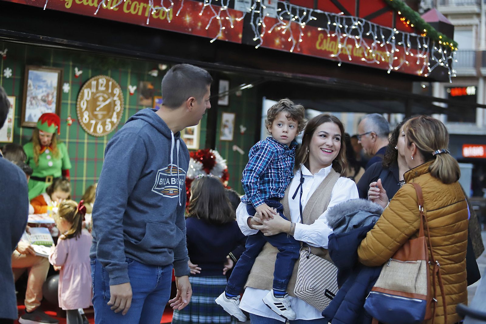 Imágenes del mercado navideño de la Plaza de Las Monjas