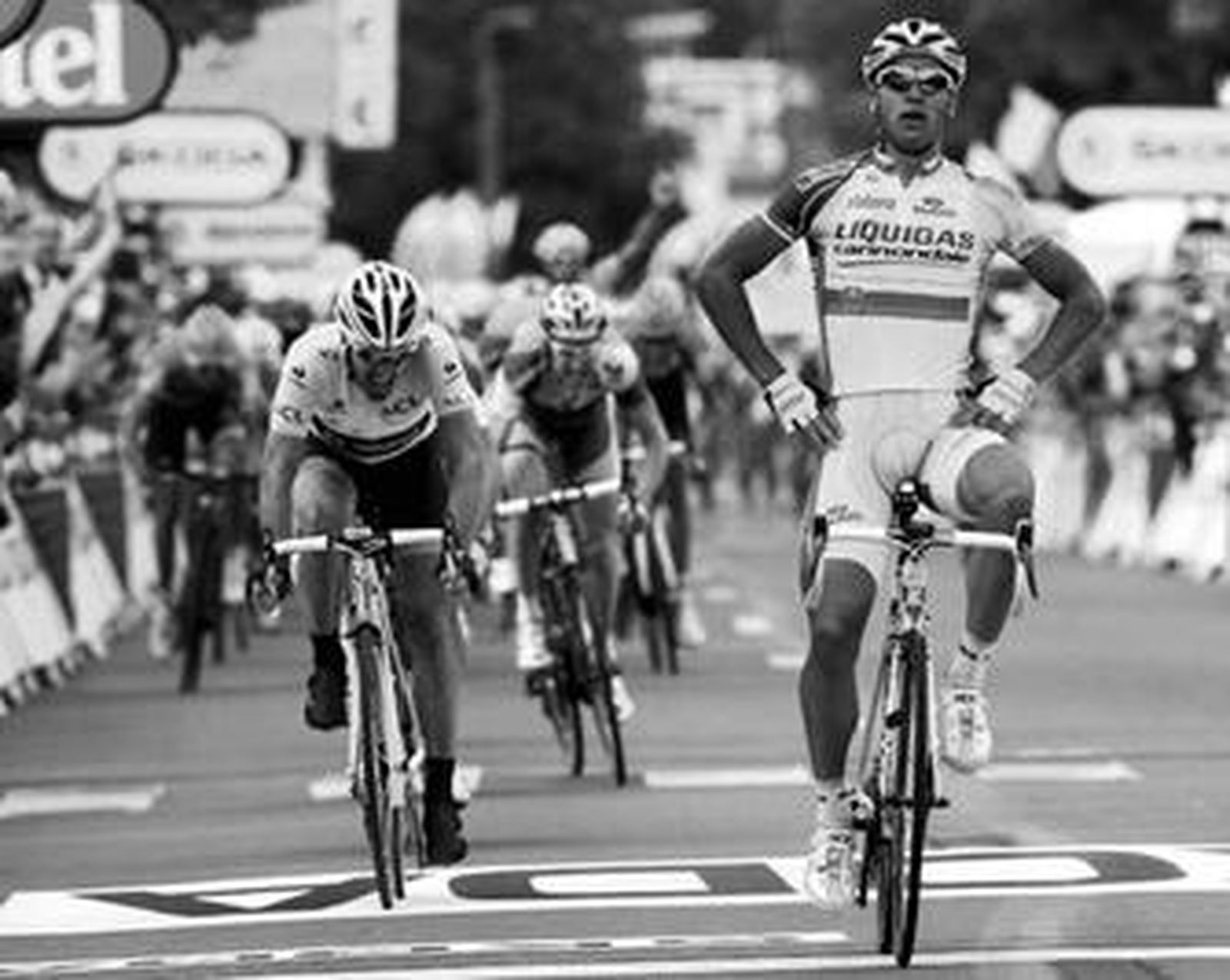 El joven eslovaco Peter Sagan, del Liquigas, celebra con cierta altanería su primer triunfo de etapa en el Tour de Francia.