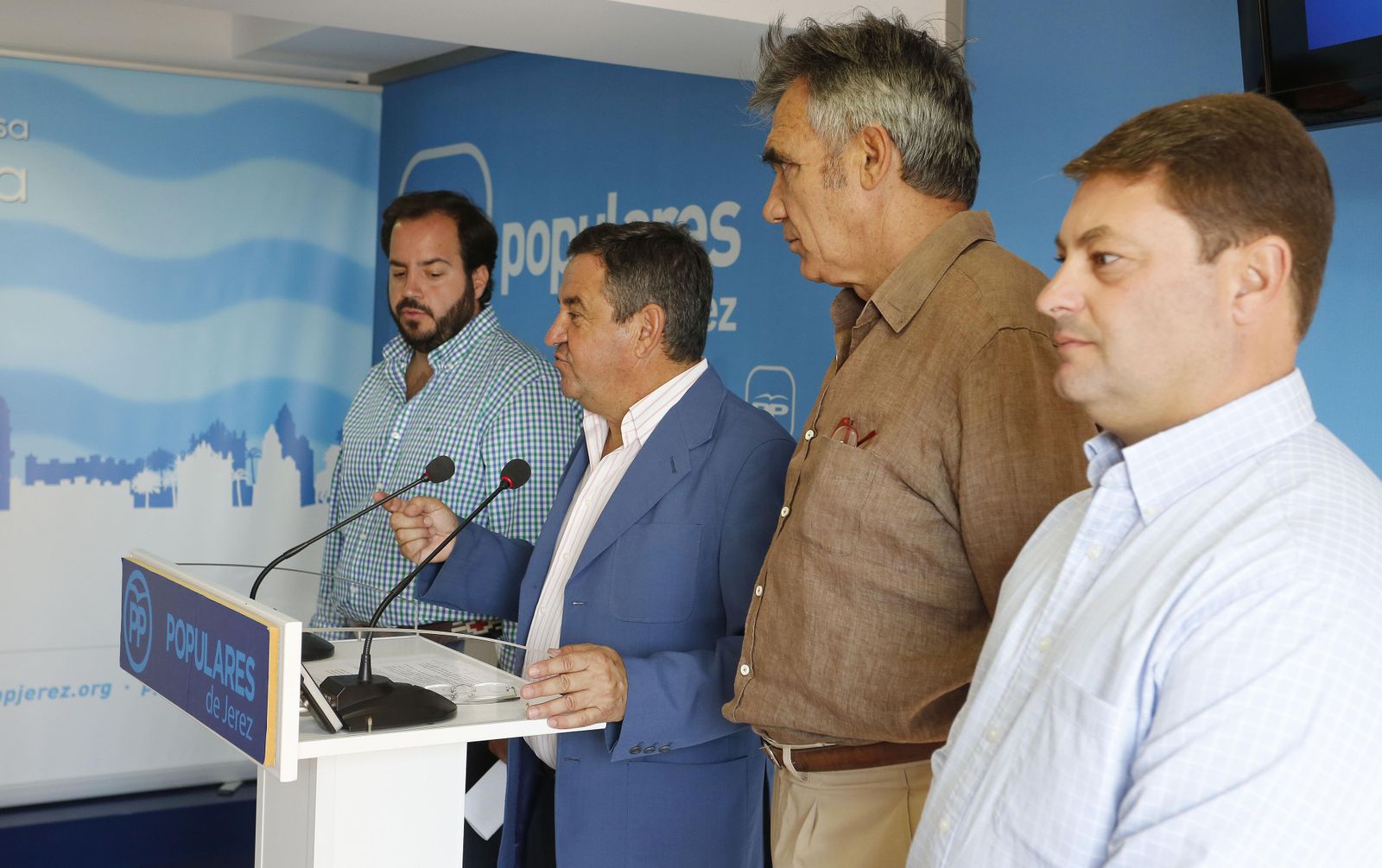 José Loaiza, ayer, junto a Javier Durá, Ricardo Sánchez y José Manuel Pérez en la sede del PP de Jerez.