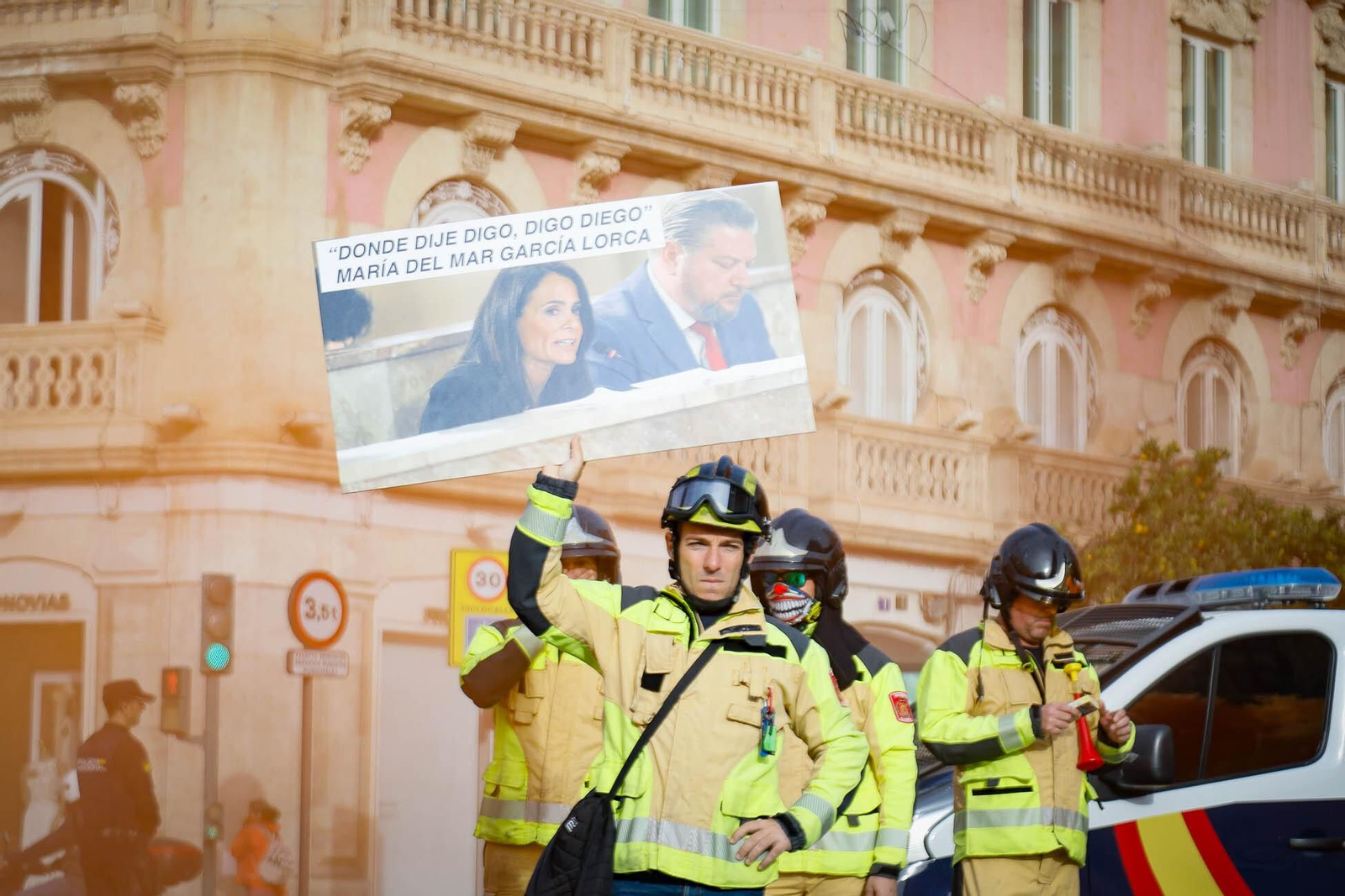 Imágenes de la manifestación de bomberos en Almería