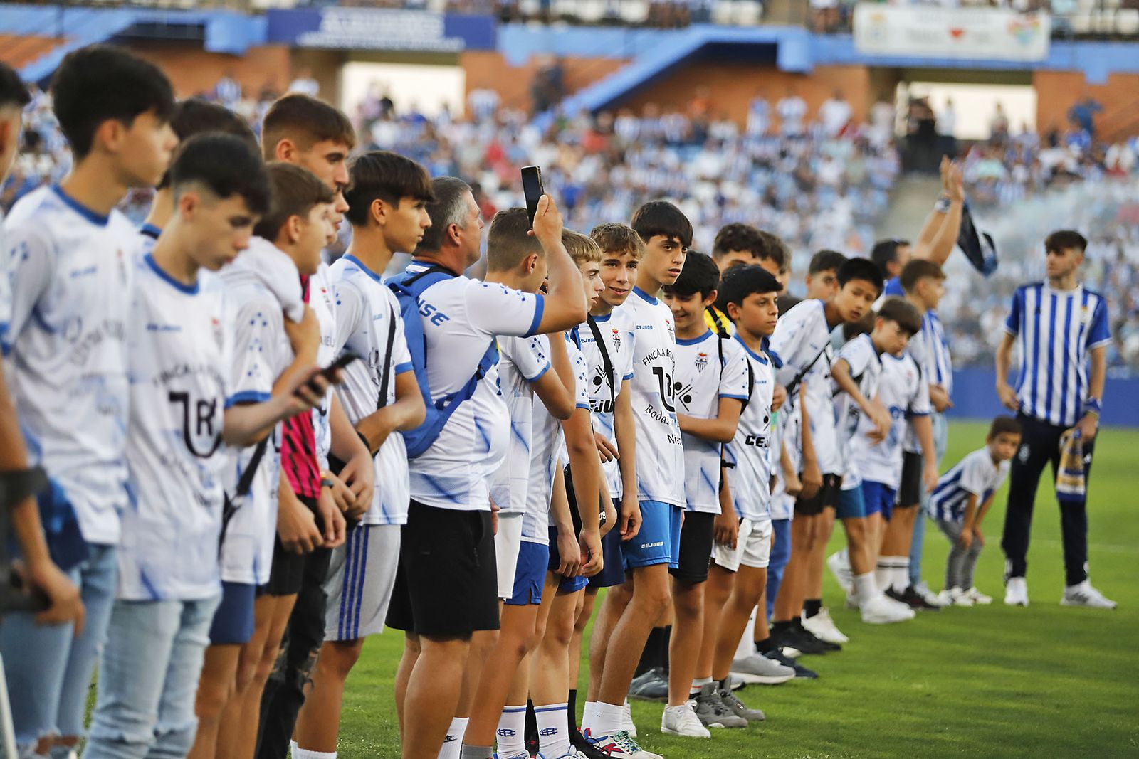 Ambiente en las gradas del Nuevo Colombino en el Recreativo de Huelva y Málaga