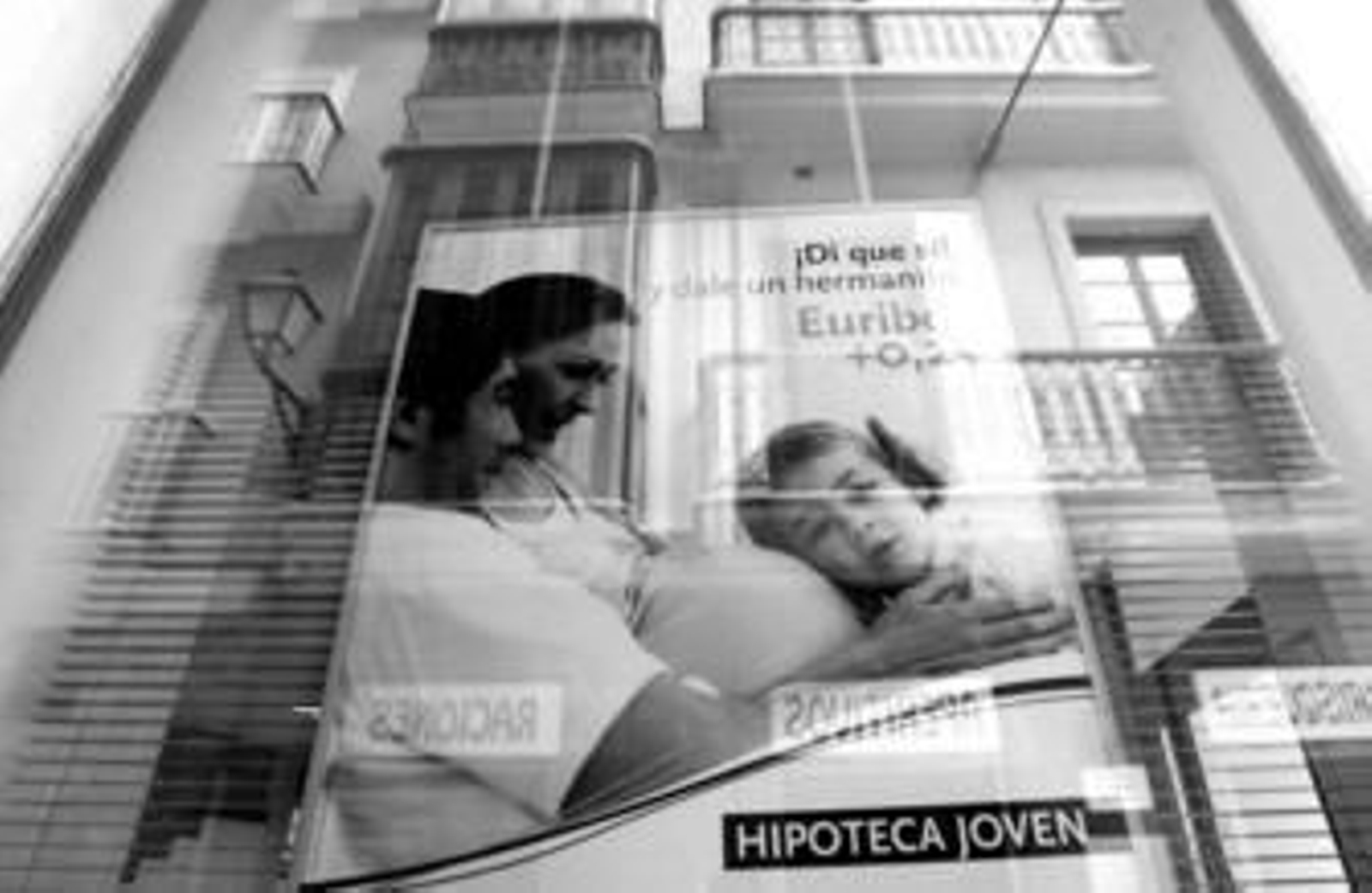 Conseguir una hipoteca no es tan fácil como promete la publicidad de los bancos y cajas.