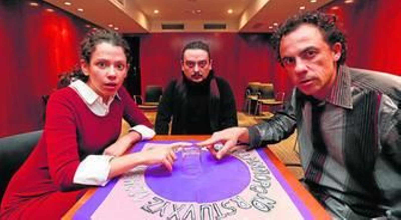 Carmen Titos, Antonio Zafra y Javier Viana protagonizan 'Los nigromantes', de Pablo Bujalance.