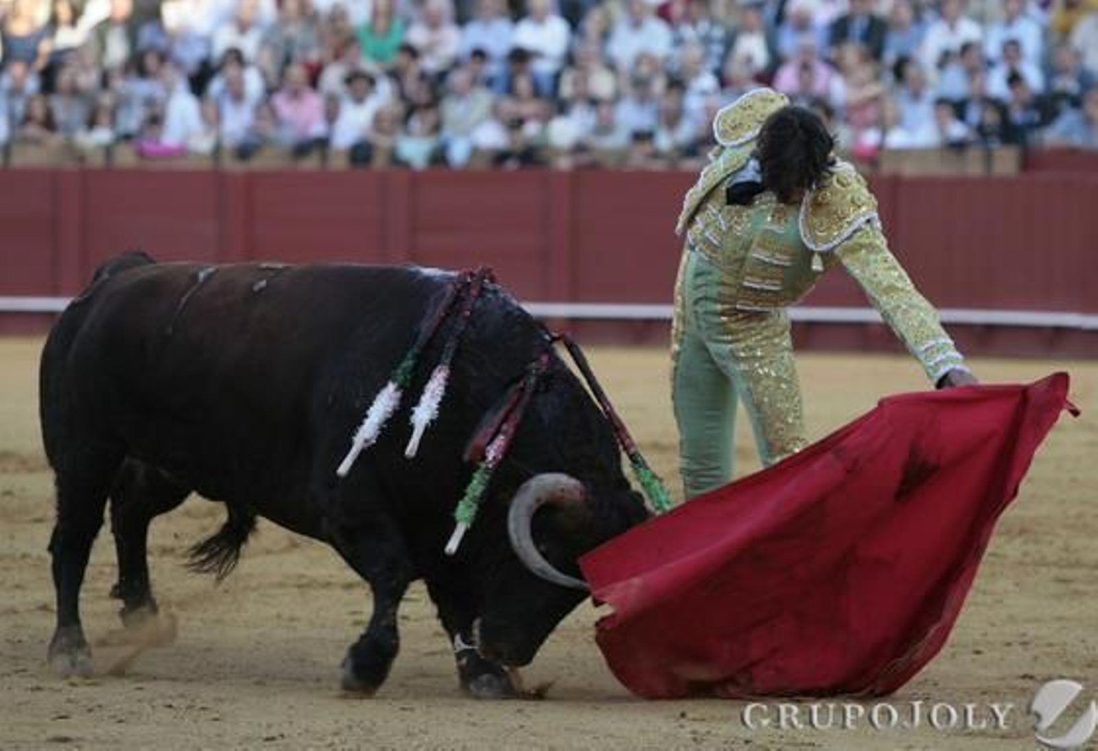 Curro Díaz con el quinto toro.

Foto: Juan Carlos Munoz