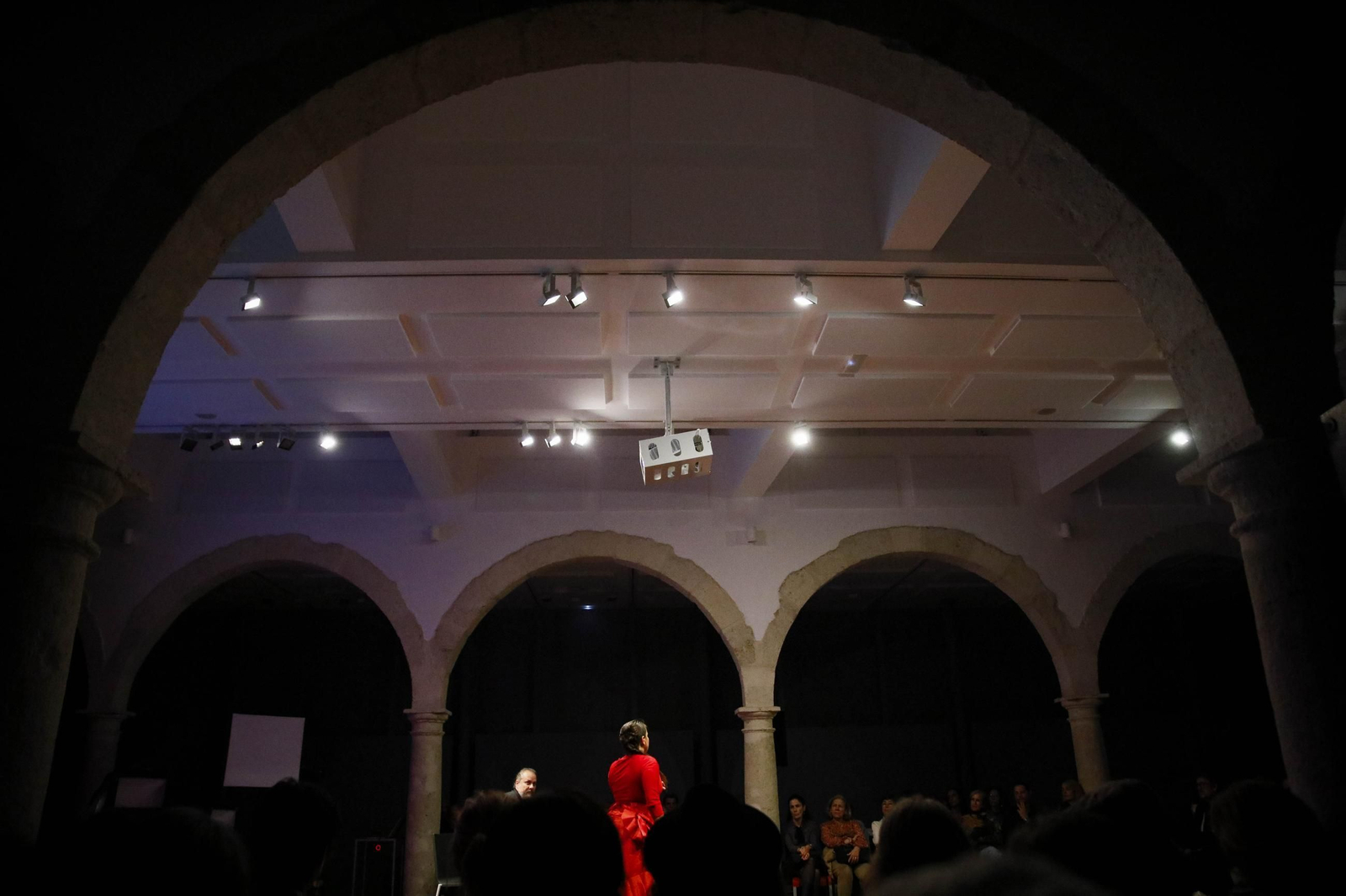 El Centro Andaluz de la Fotografía de Almería presenta el calendario 2025 con la actuación de la bailaora María Moreno, en imágenes