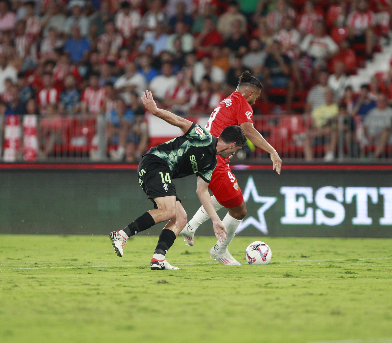 El partido U.D. Almería-Sporting de Gijón, en imágenes