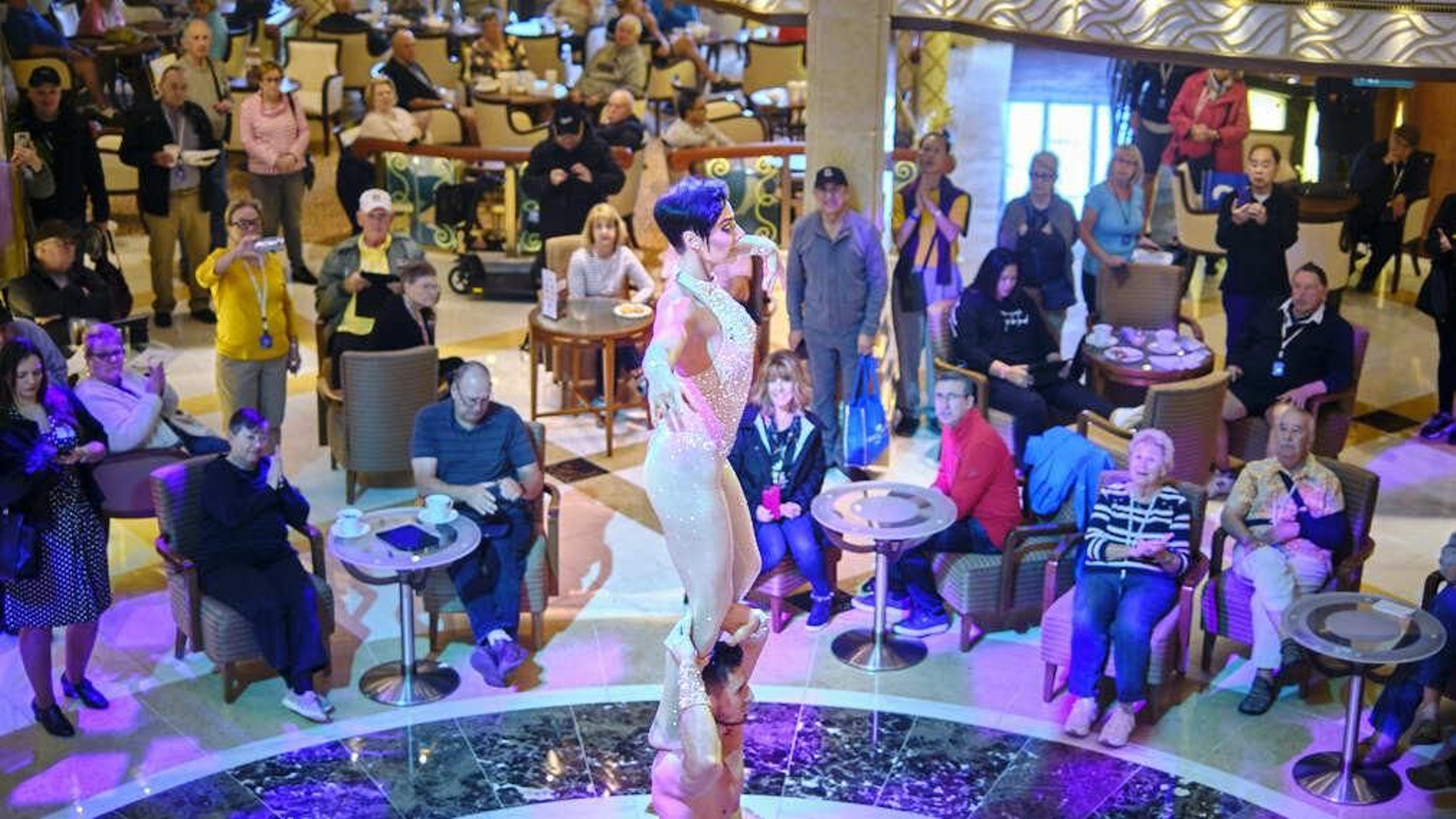 Interior del buque Sky Princess