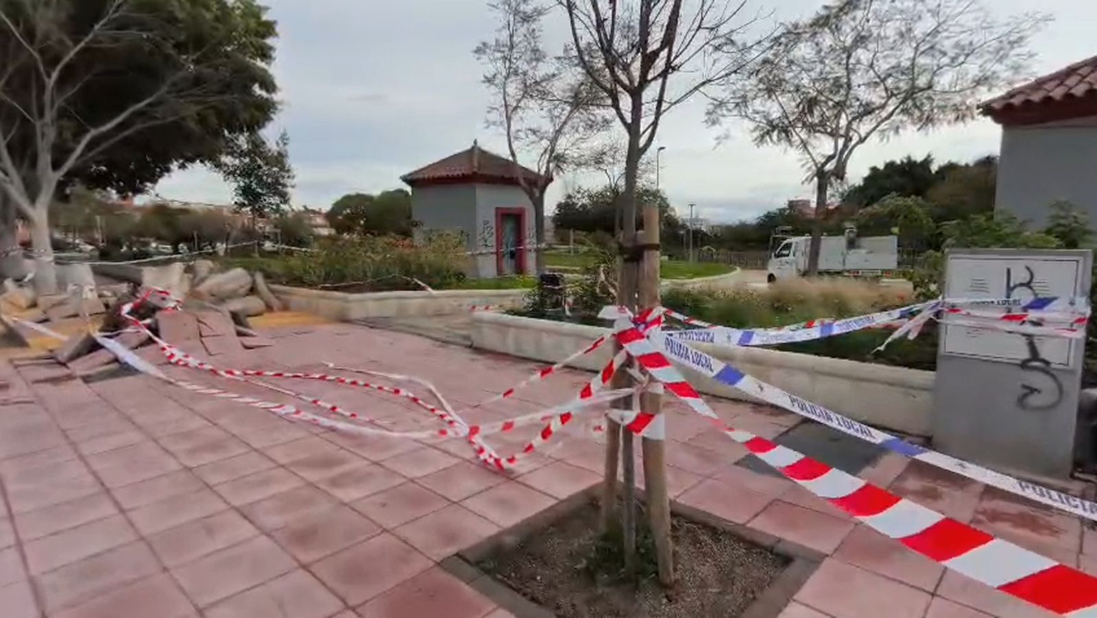 Desperfectos por las rachas de viento en Almería capital