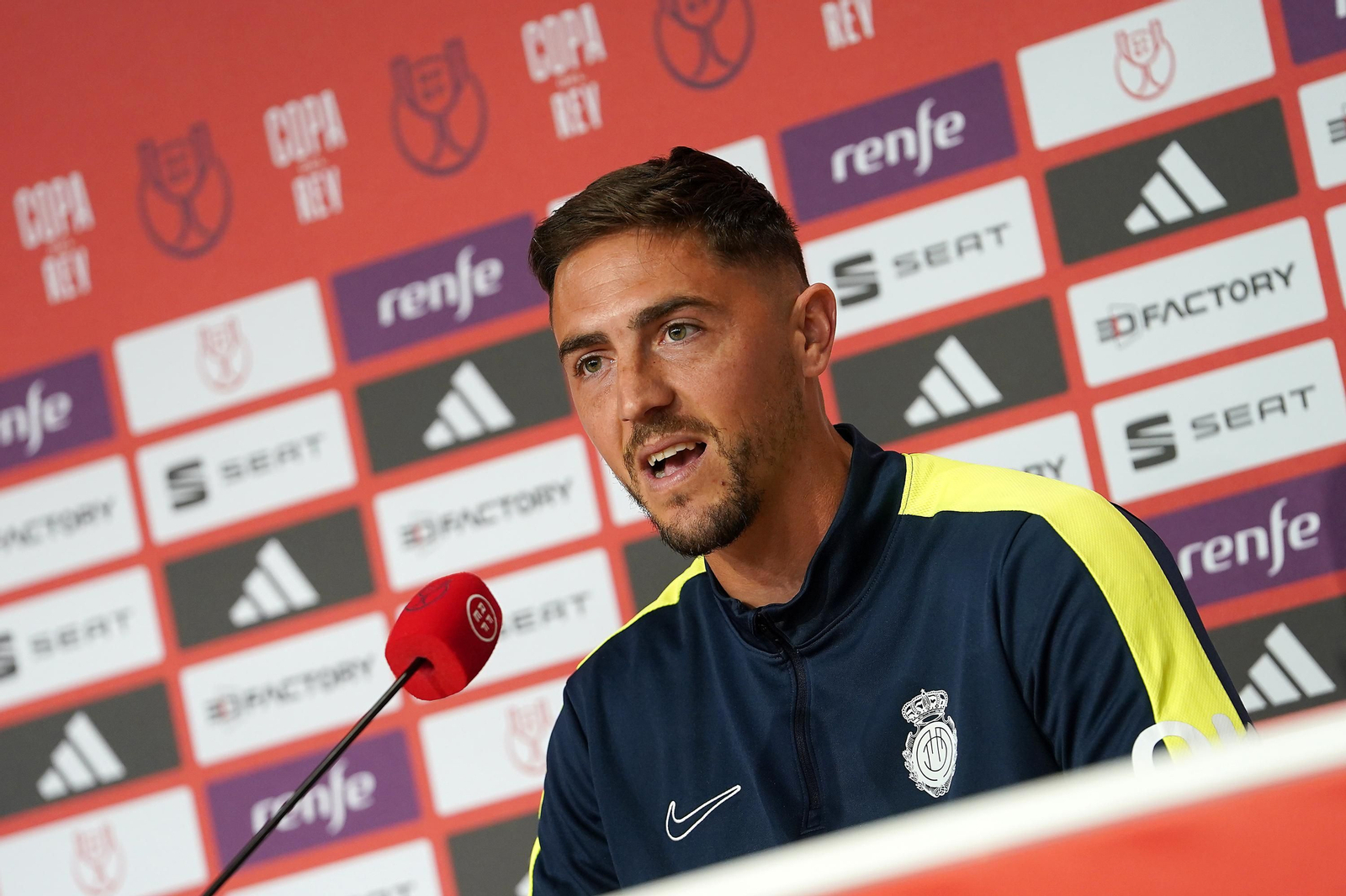 Imágenes del buen ambiente entre el Athletic y el Mallorca