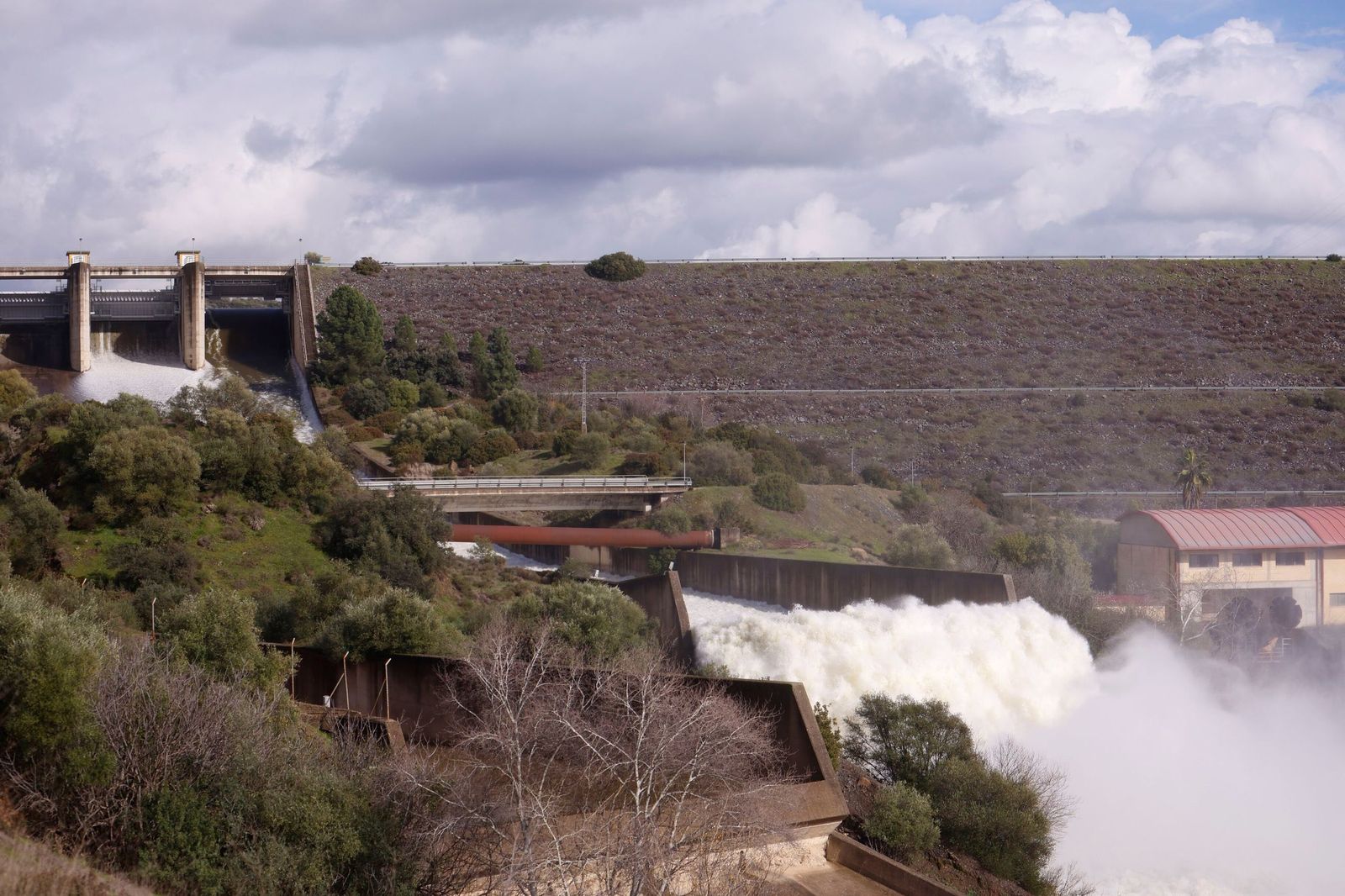 Las espectaculares imágenes del desembalse de San Rafael de Navallana en Córdoba