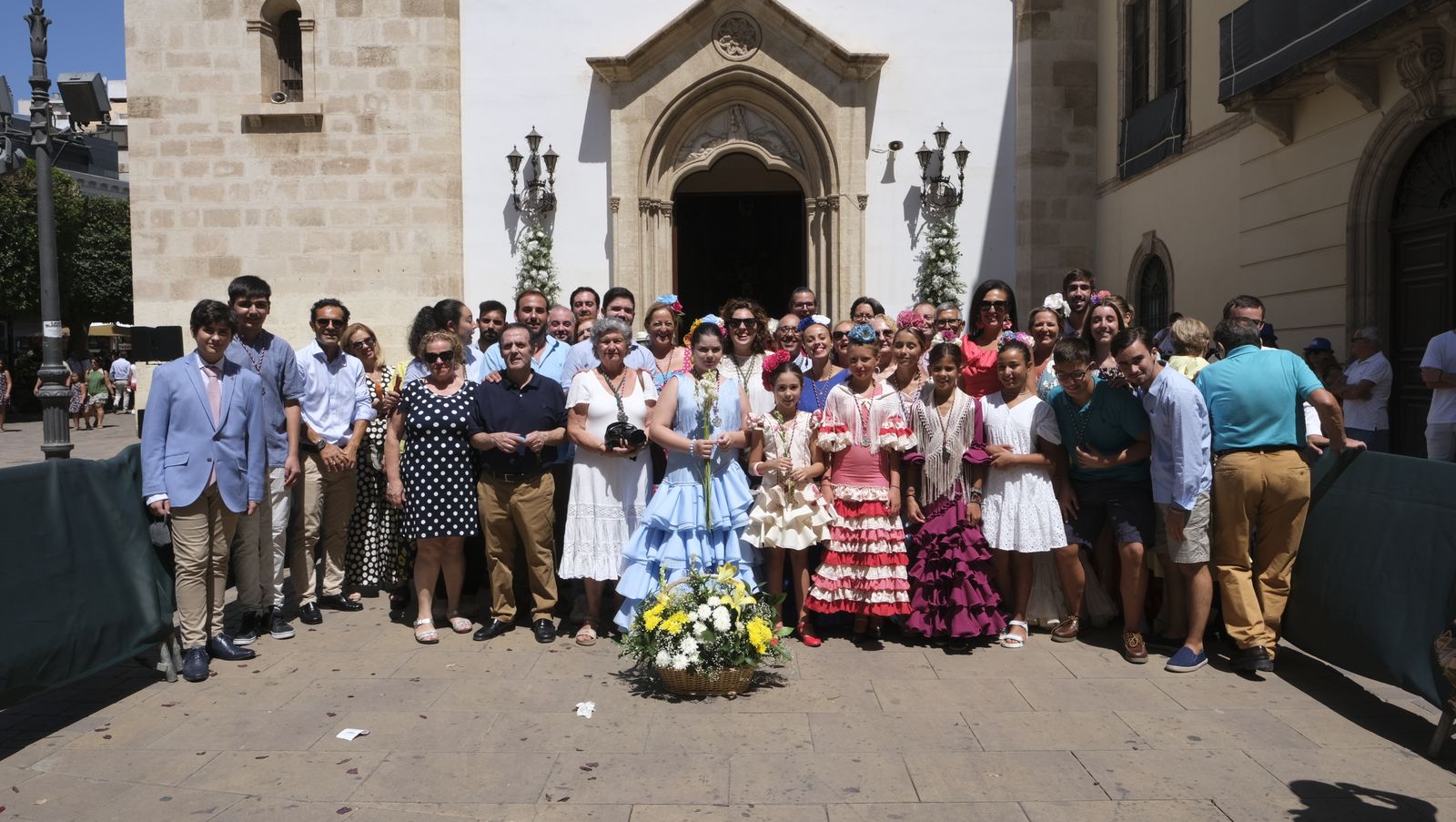 Imágenes de la ofrenda floral a la Virgen del Mar. Feria de Almería 2022