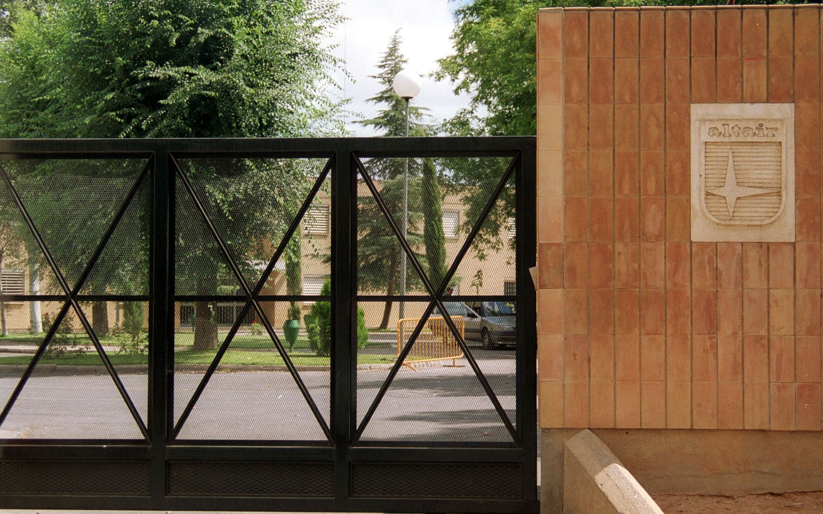 Entrada del Colegio Altair, un centro de educación diferenciada de Sevilla.