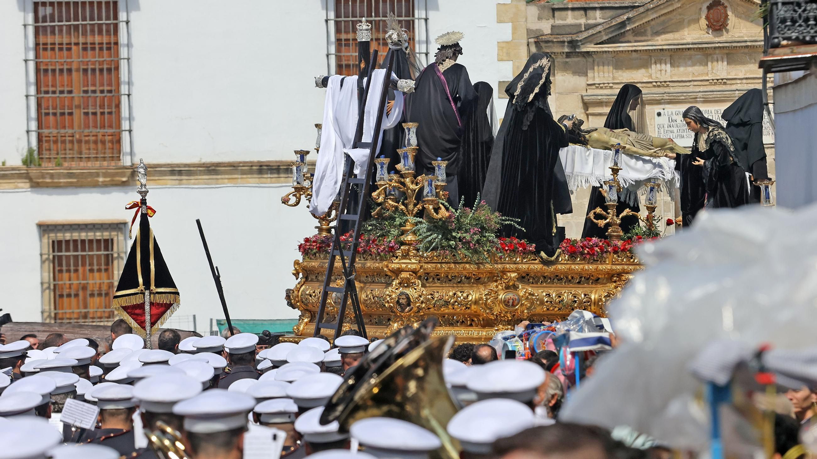 Imágenes de la Hermandad de Santa Marta en el Sábado Santo de Jerez 2025