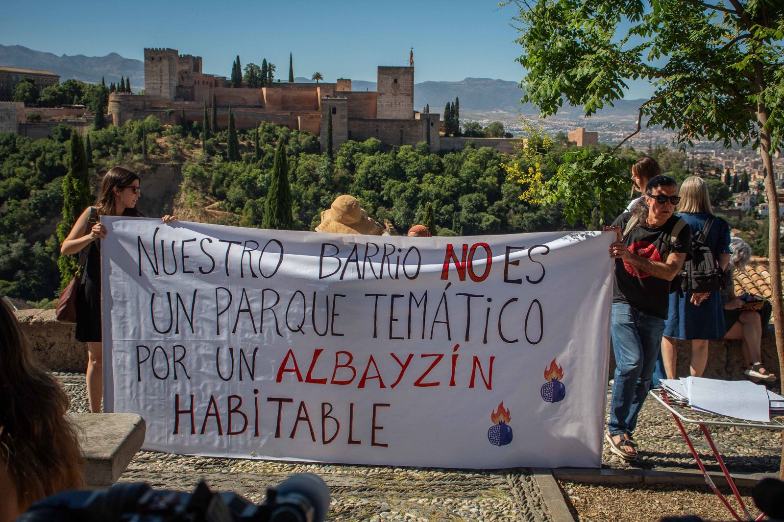 Las mejores imágenes: Vecinos del Albaicín exigen un turismo regulado en Granada