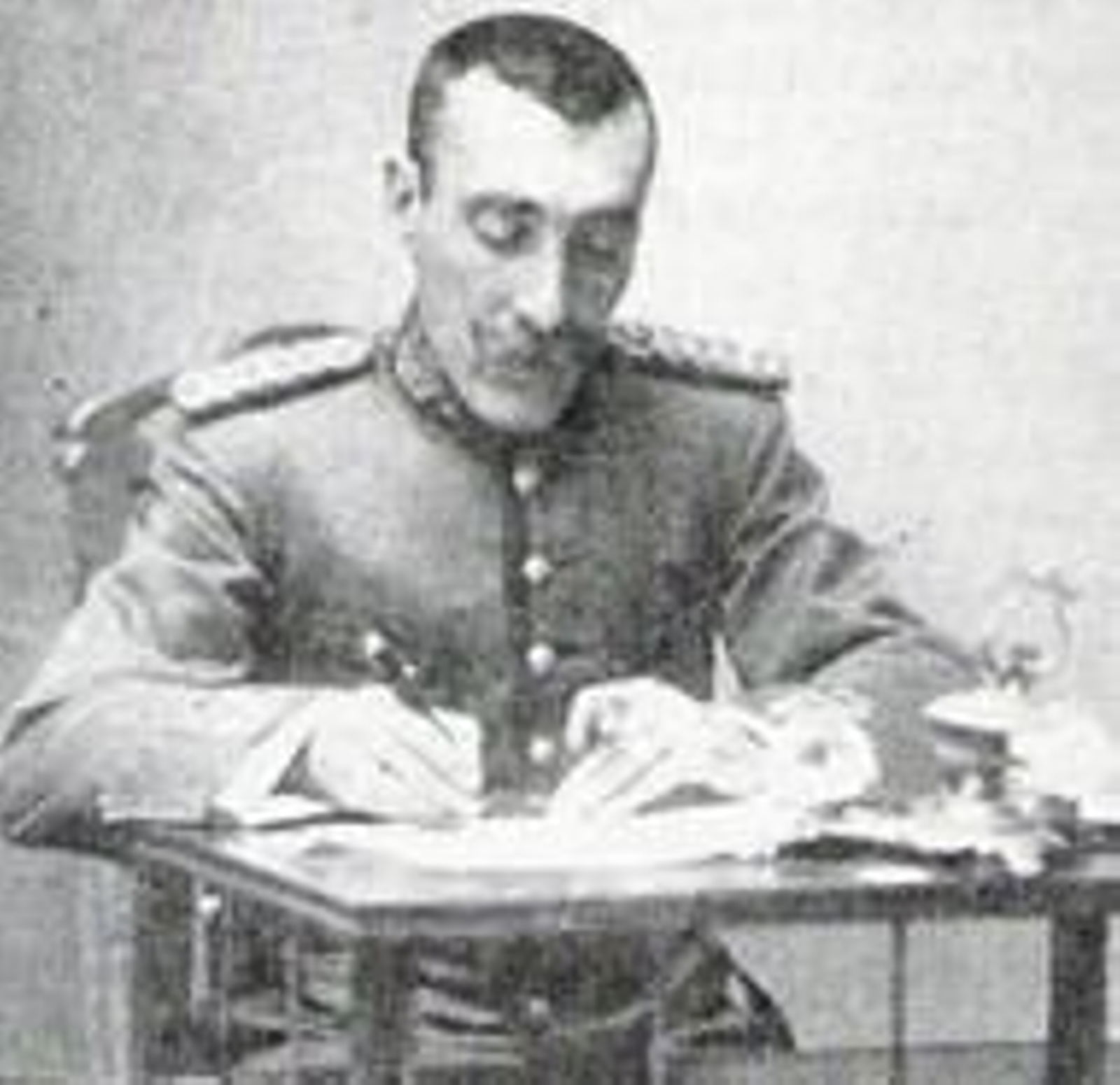 Manuel López Farfán componiendo