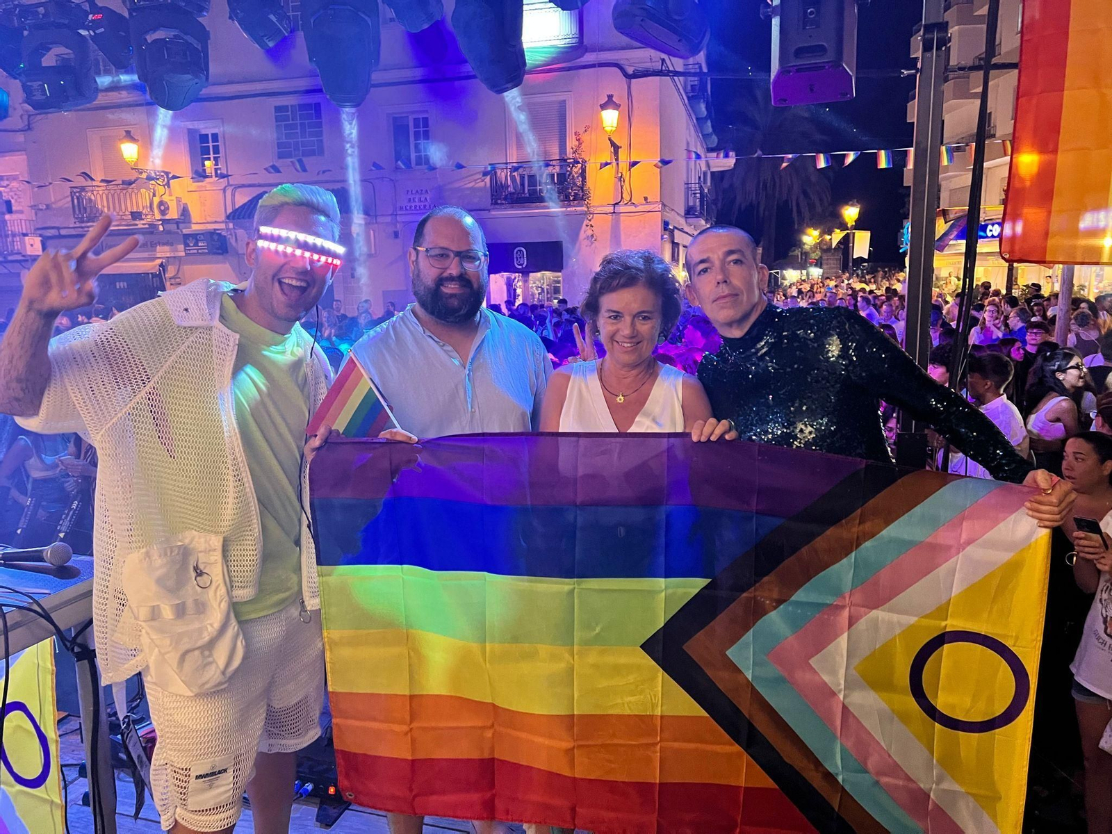 Los concejales, en la Plaza de la Herrería, durante la Fiesta del Orgullo. Los concejales, en la Plaza de la Herrería, durante la Fiesta del Orgullo.