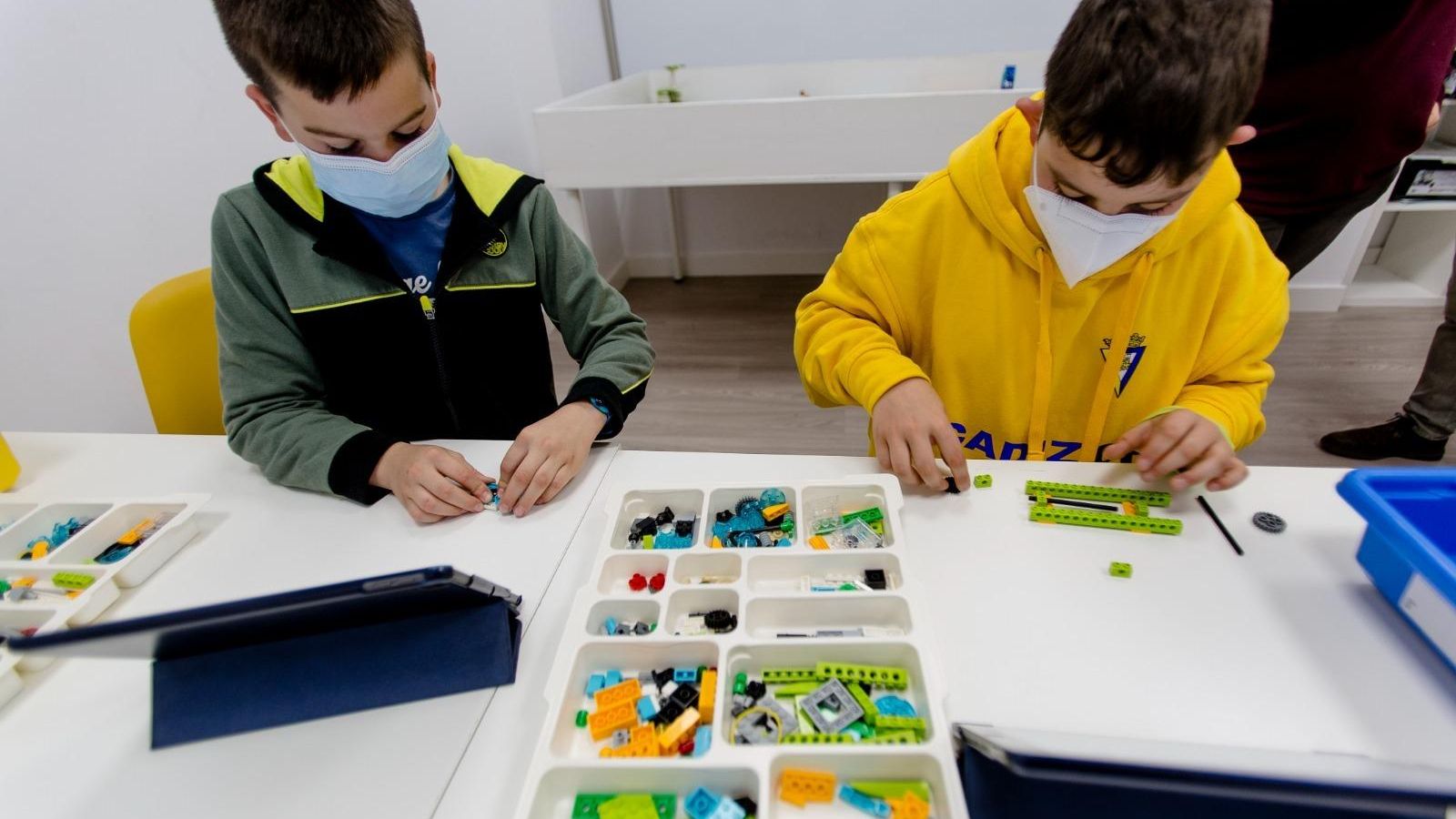 Sergio y Mateo, dos de los alumnos de Robotifun.