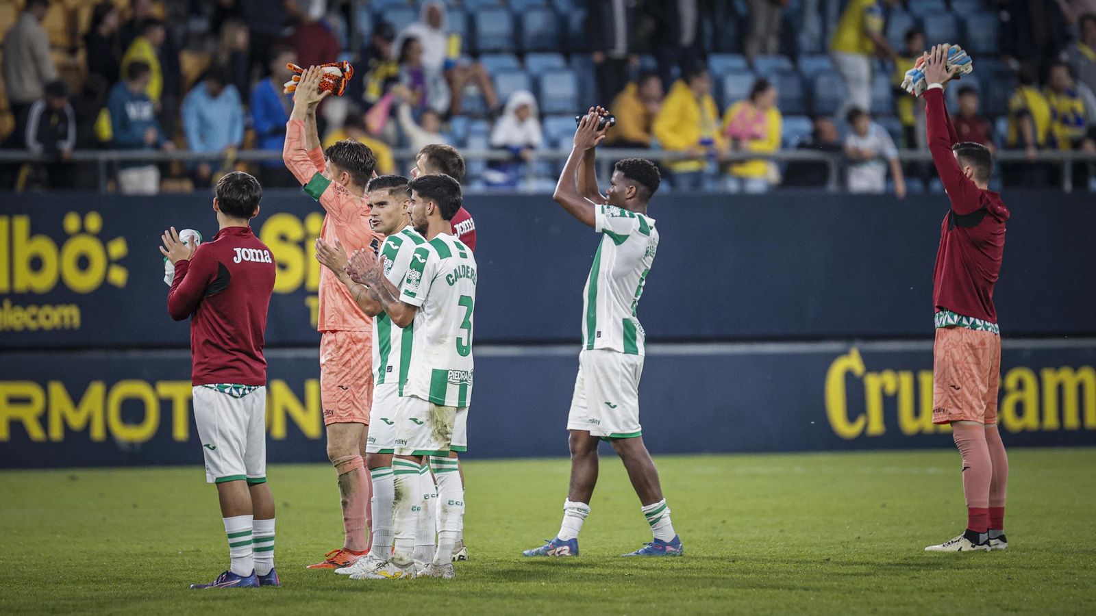 Búscate entre las imágenes del partido de fútbol entre Cádiz CF y Córdoba CF