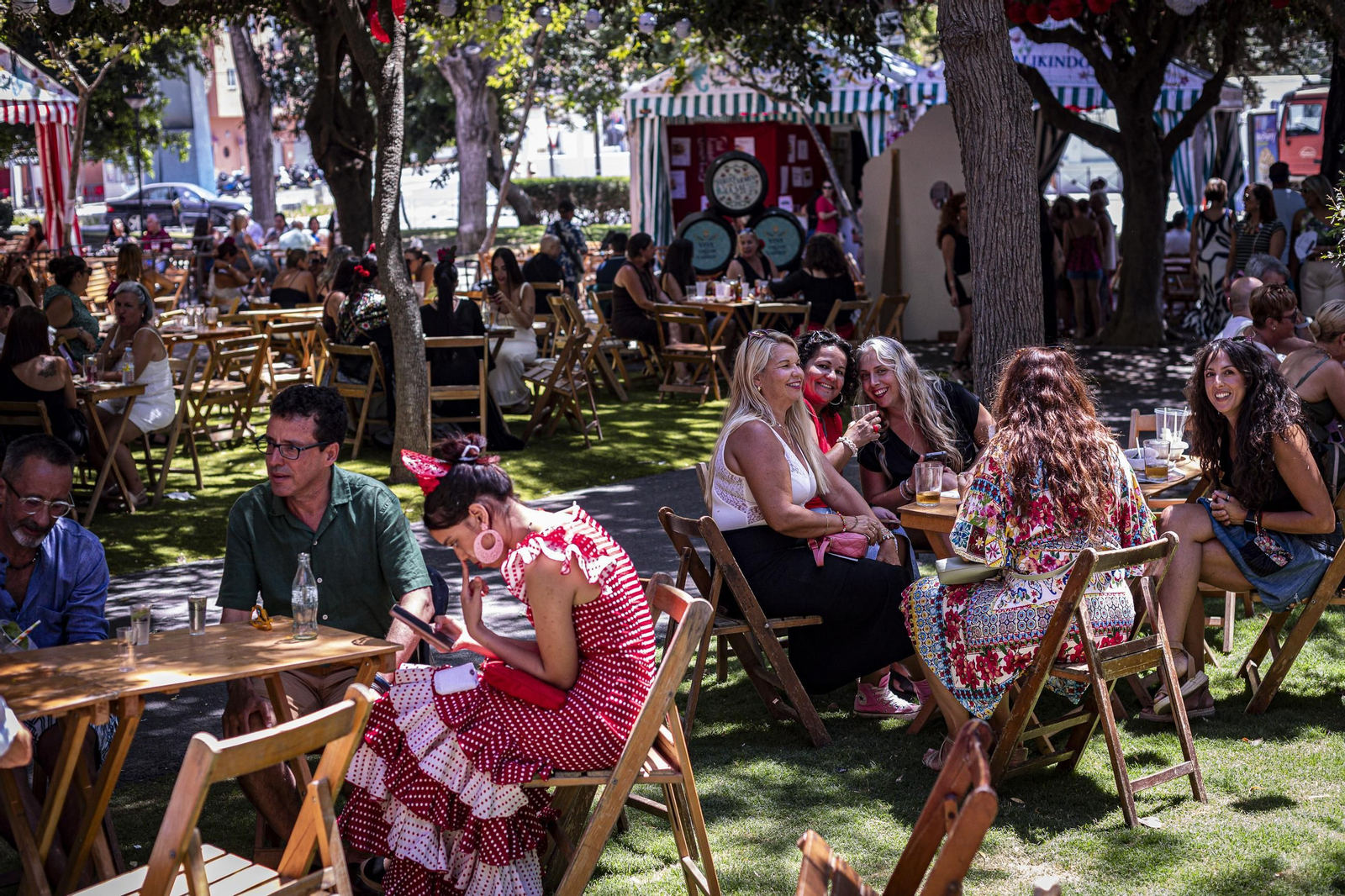 Búscate en las imágenes del Día de la Mujer de la Feria del Carmen y de la Sal de San Fernando