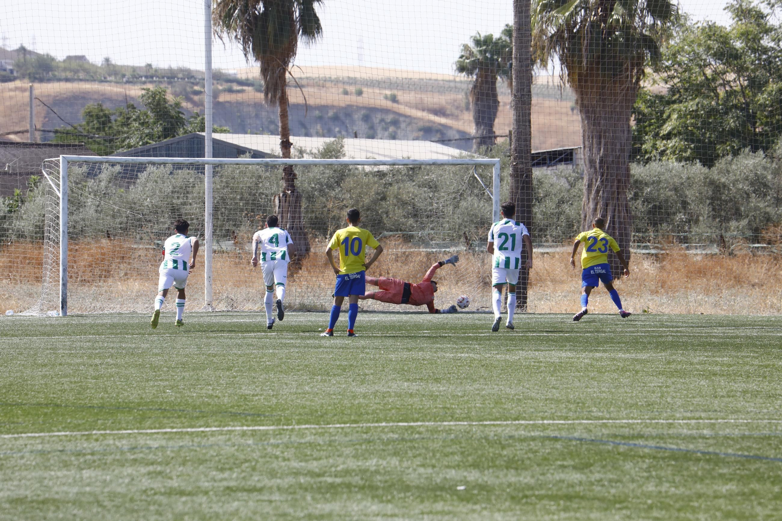 Las mejores fotos del duro estreno del Córdoba B ante el Conil en Tercera RFEF