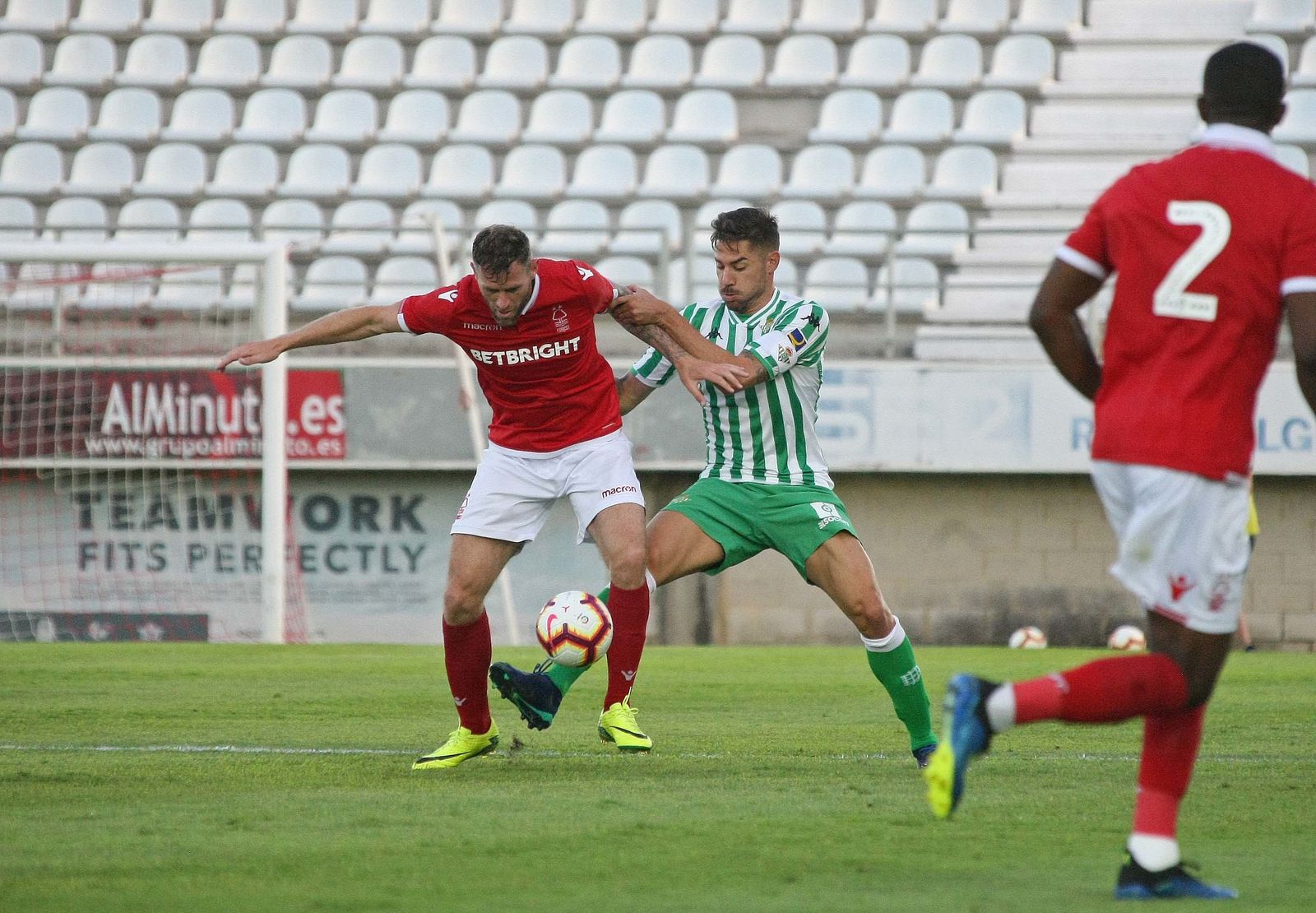 El amistoso Real Betis-Nottingham Forest, en imágenes