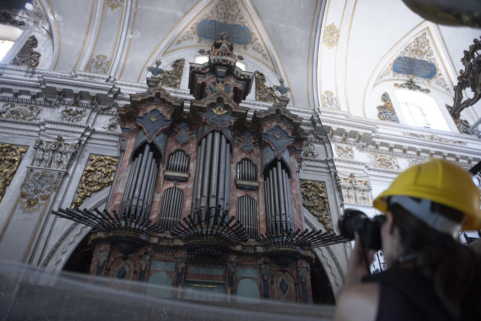 Todas las imágenes de la restauración de las pinturas en la Parroquia de la Magdalena