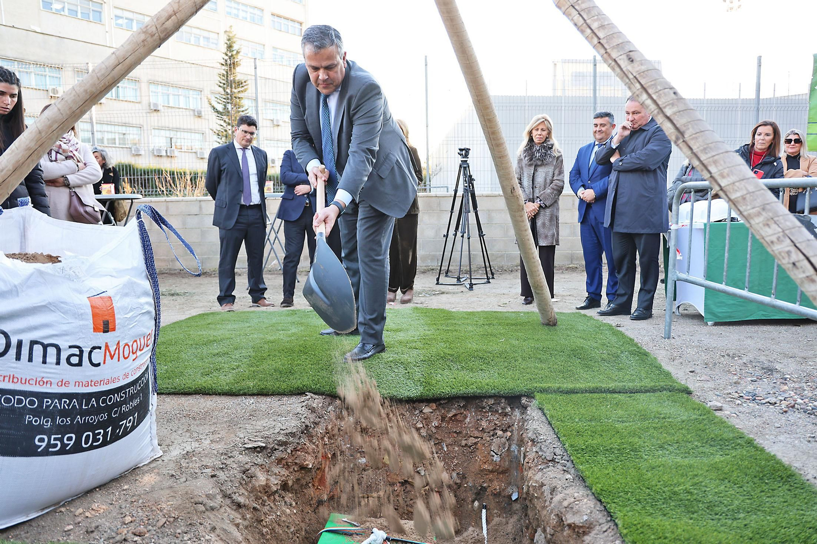 Imágenes del acto de colocación primera piedra del futuro Centro Polivalente de la Fundación Laberinto