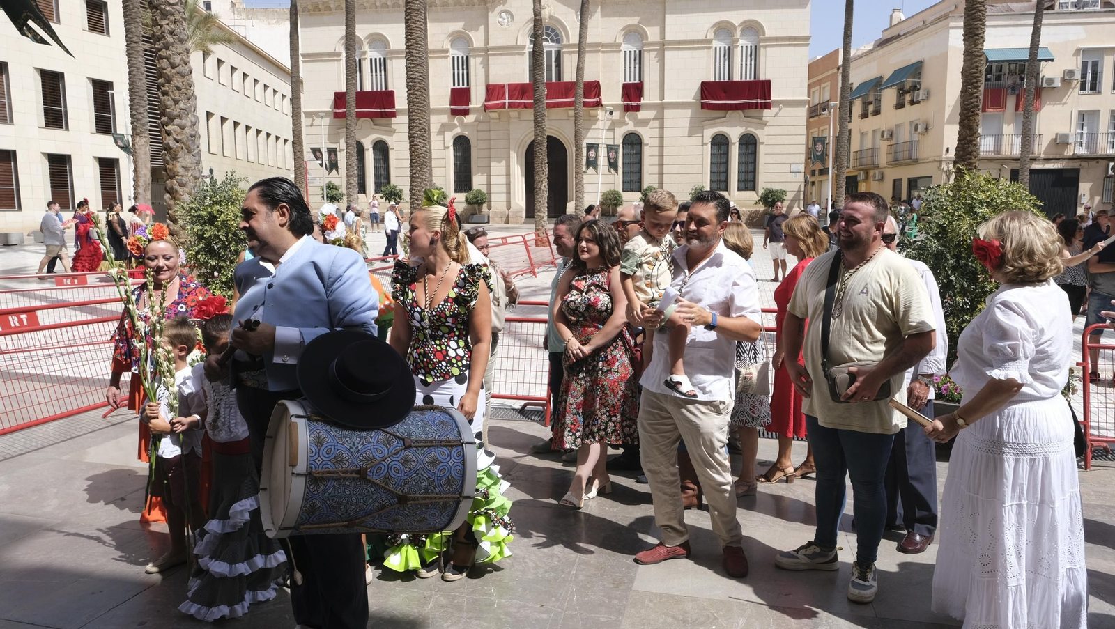 Ofrenda floral a la Virgen del Mar en la Feria de Almería 2024, en imágenes