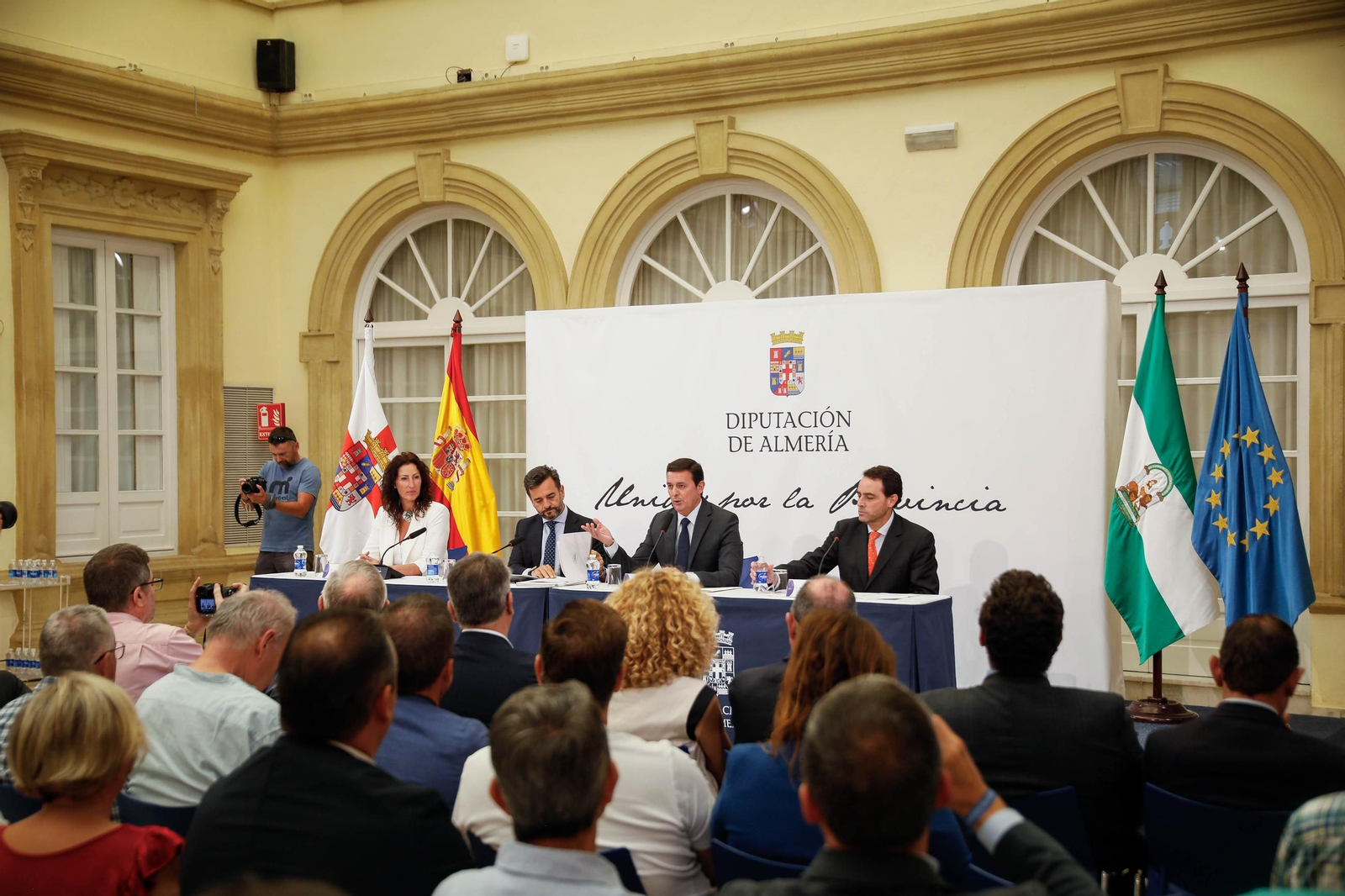 Momento de la reunión que ha tenido lugar en el Palacio Provincial.
