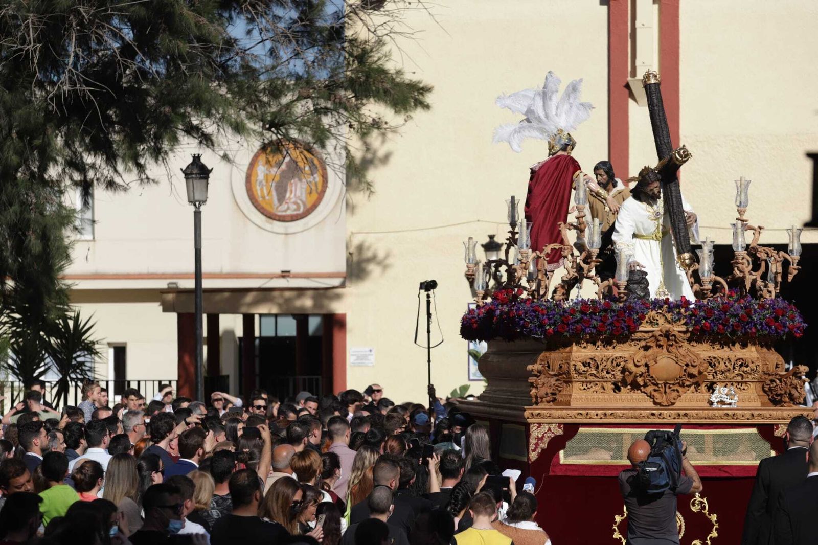 El Cristo de las Tres Caídas tras salir de La Trinidad este jueves.