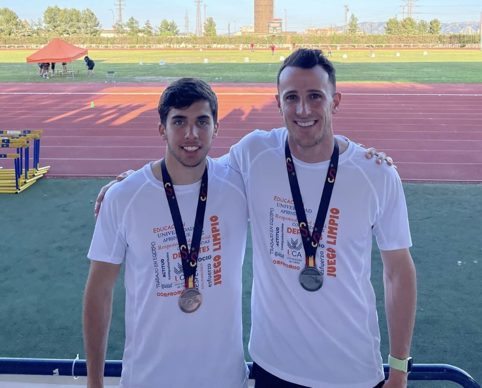 Piñero y Gómez, con sus medallas