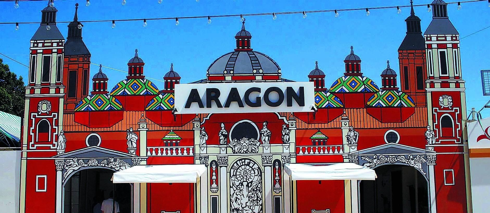 Una imagen de la caseta de Aragón, en 2005, reproduciendo la Basílica de El Pilar.