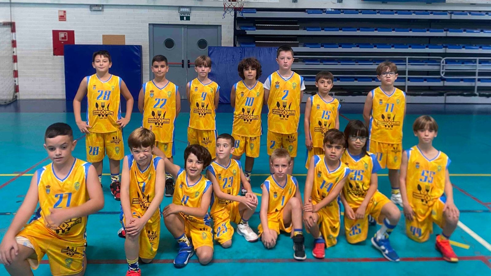 Los más pequeños están disfrutando de sus primeros pasos en el baloncesto.