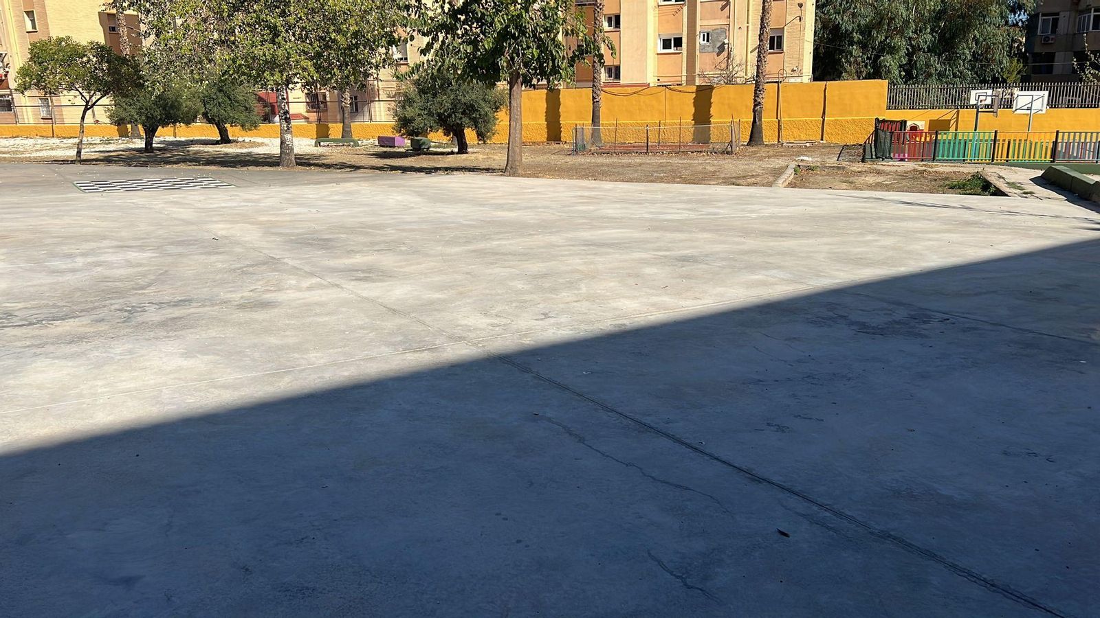 El patio del colegio Manuel Altolaguirre reformado.