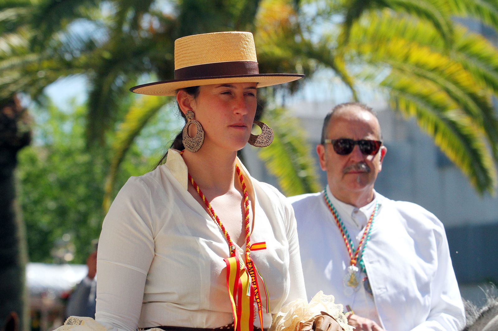 Imágenes de los caballistas, peregrinos a pie y carros de la Hdad de Emigrantes