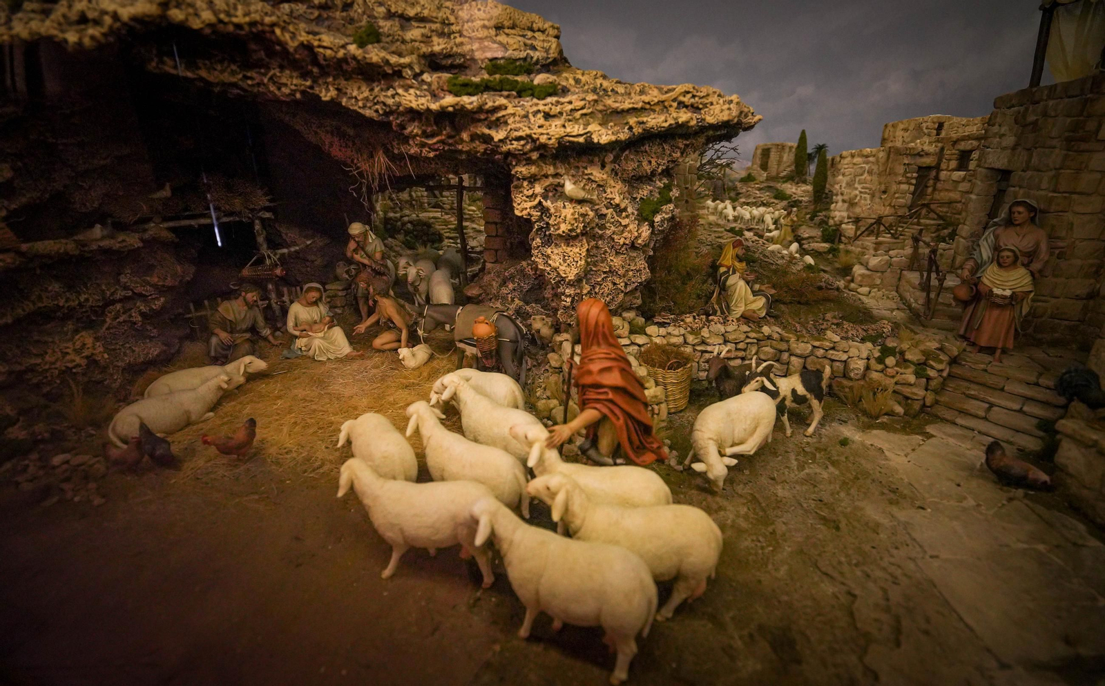Imágenes de la exposición '50 Navidades montando el Belén' en Jerez