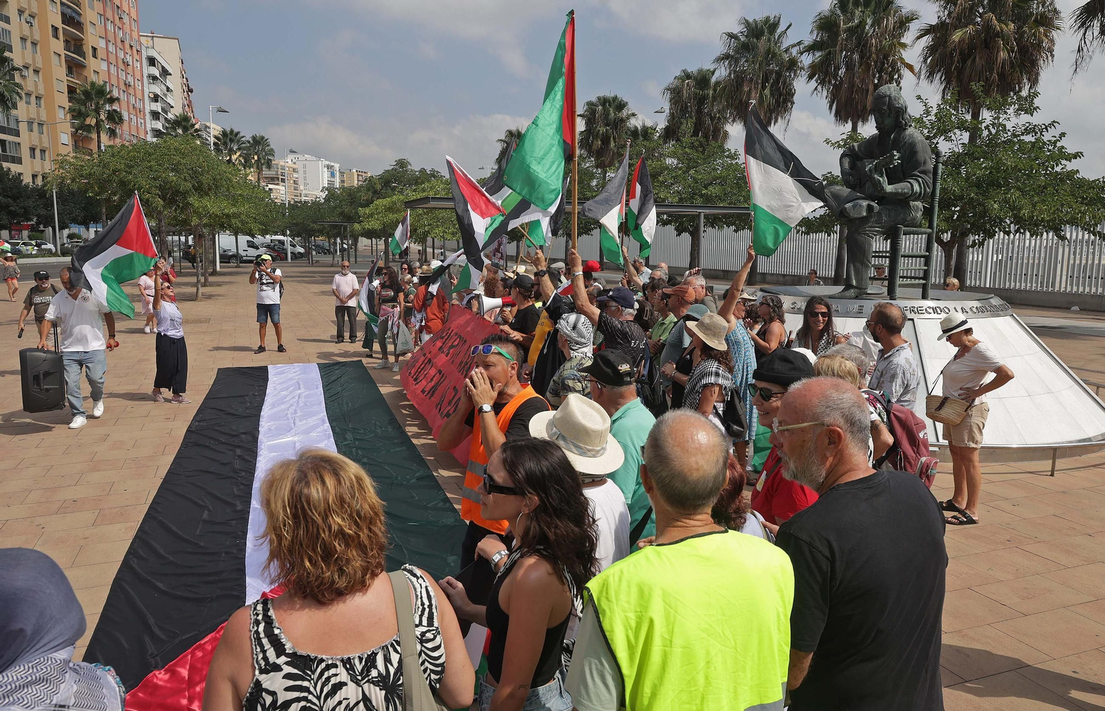 Fotos de la manifestación contra el uso del Puerto de Algeciras, para las operaciones de abastecimiento de Israel en la guerra con Gaza