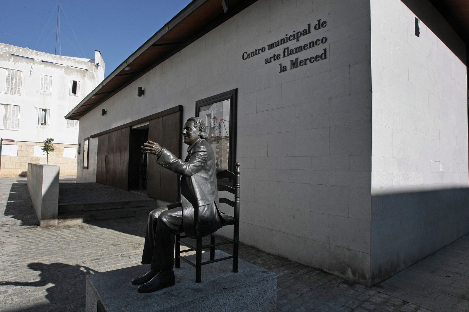 Entrada al Centro Municipal de Arte Flamenco de La Merced.