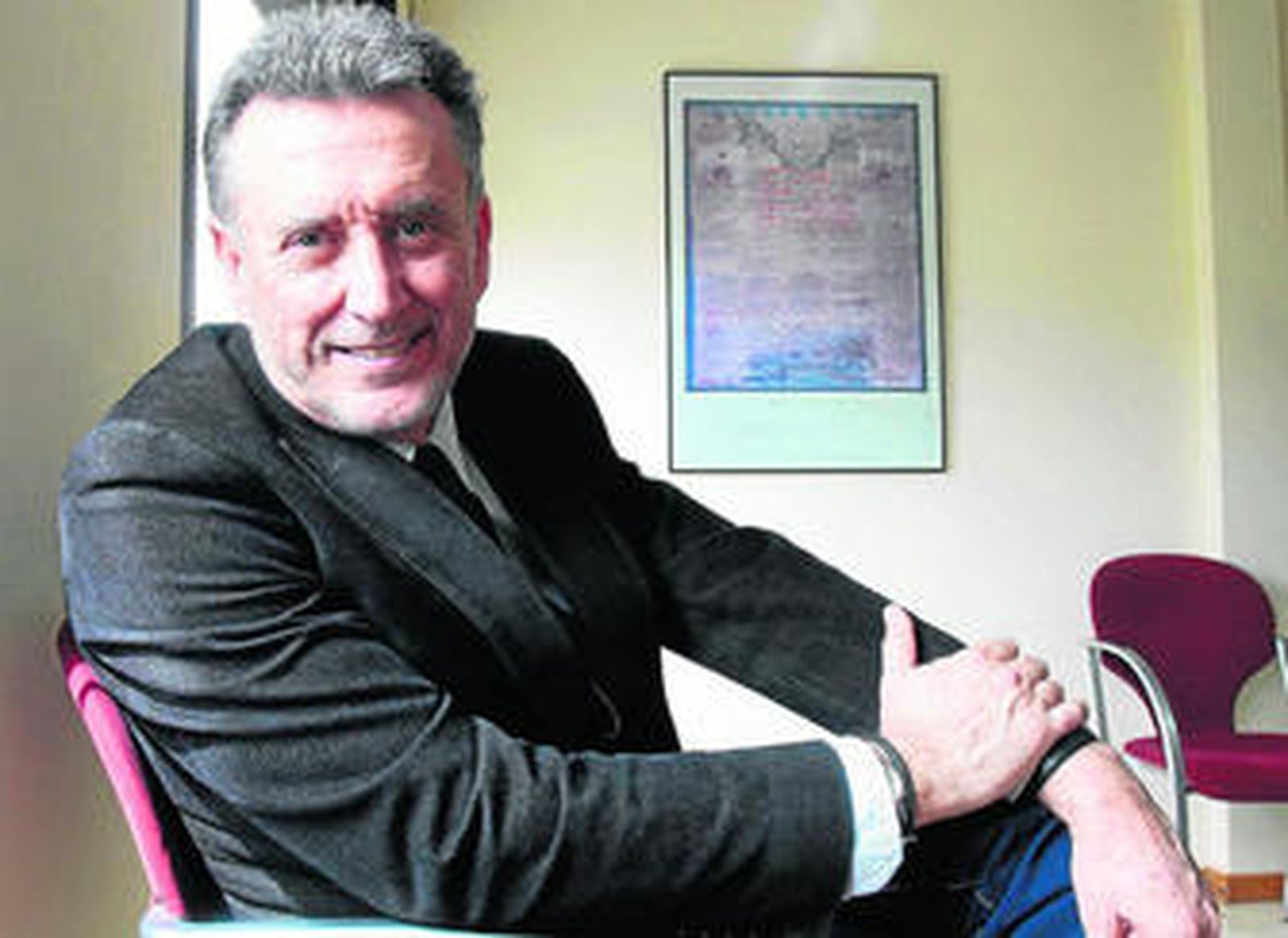 Javier Salmerón lleva toda su vida profesional compaginando asistencia, docencia e investigación.